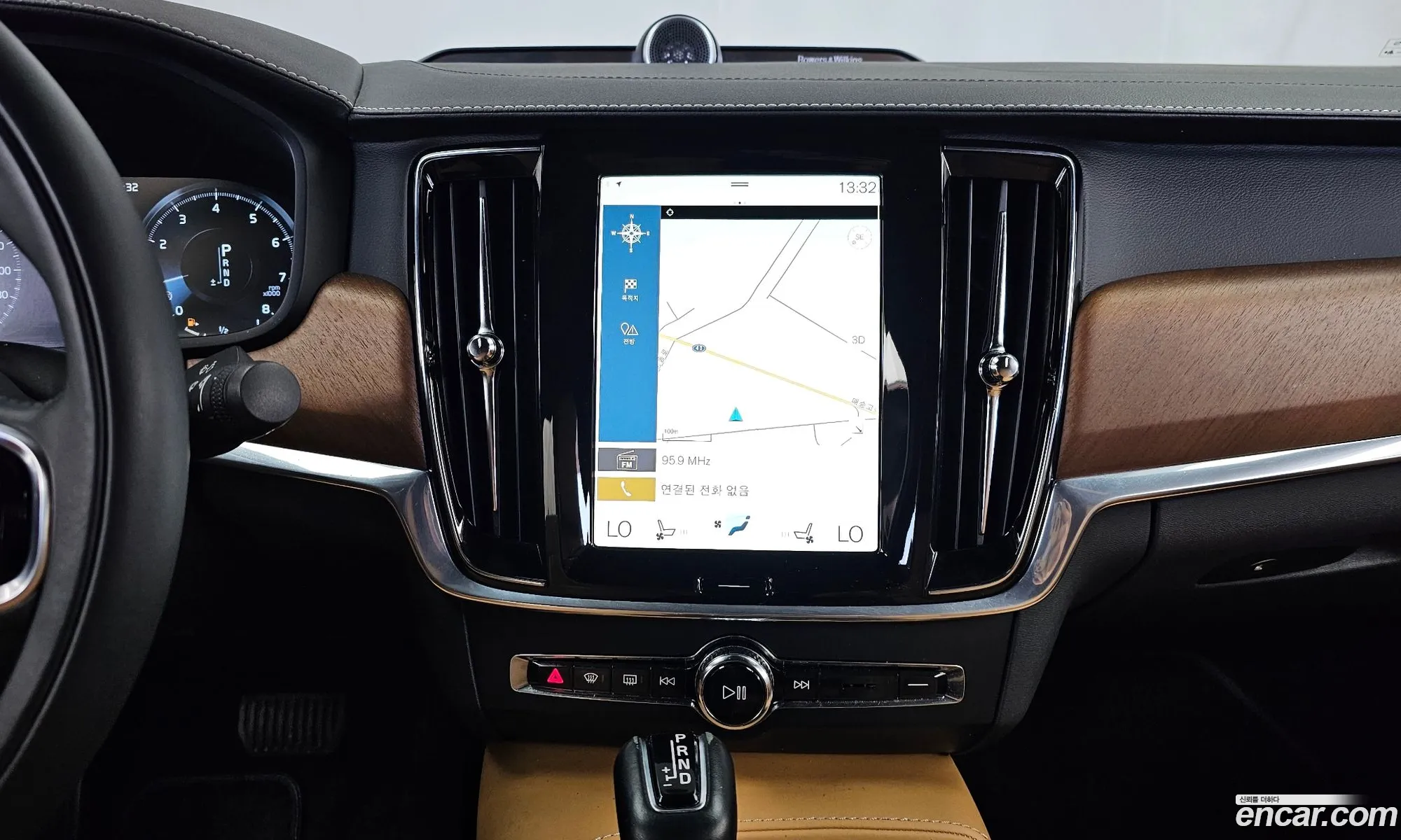Volvo S90 2019 — 13
