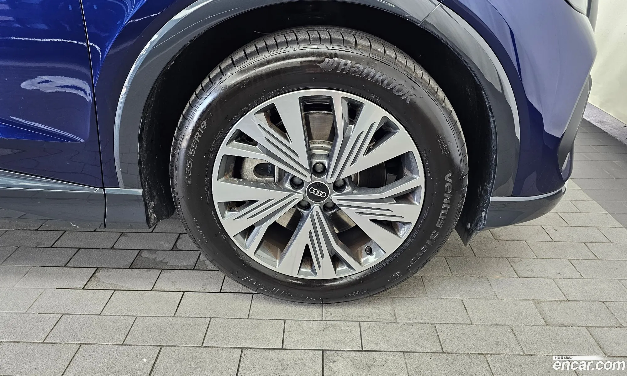 Audi Q4 e-tron 2025 — 8