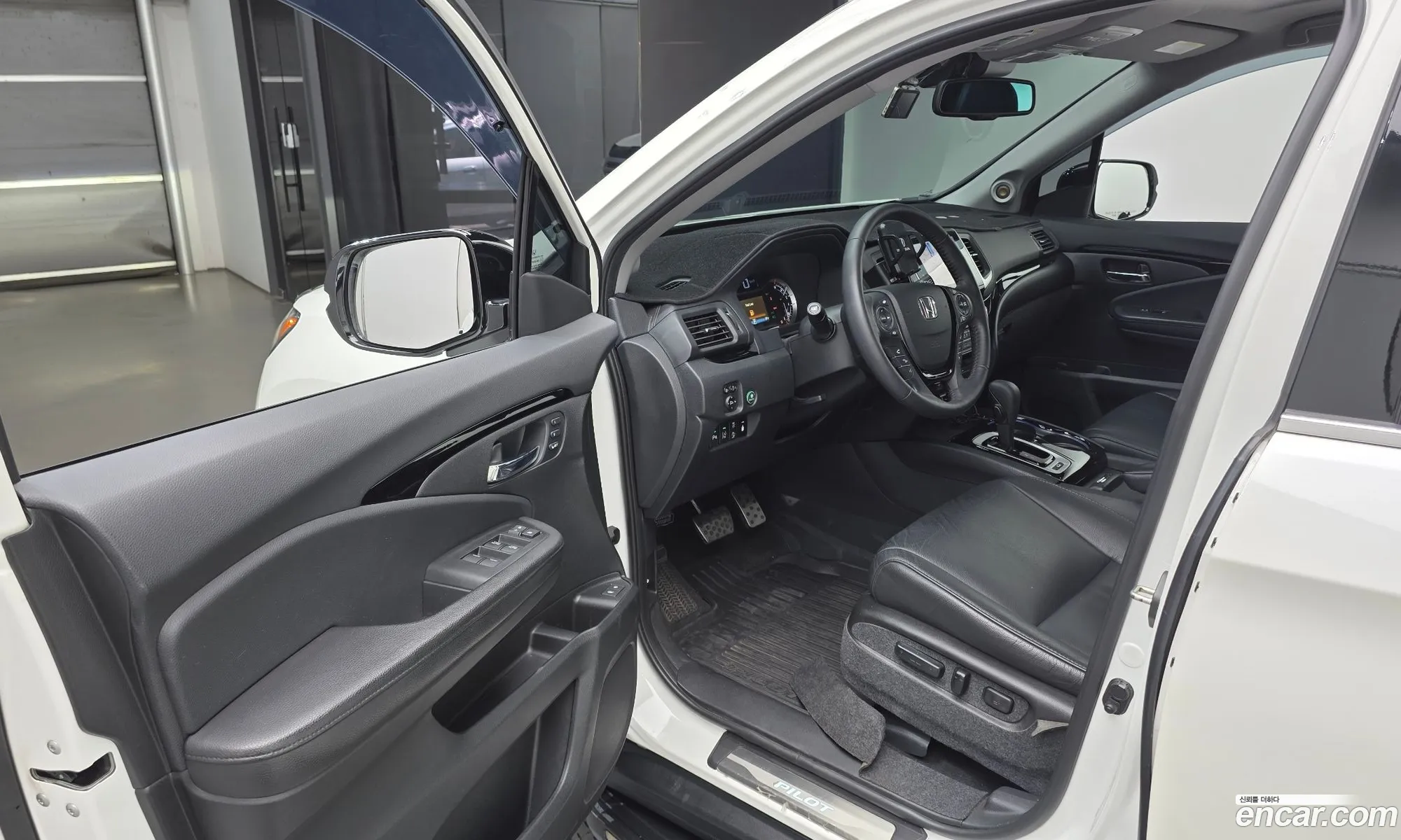 Honda Pilot 2017 5FNYF6850HB201071 — 30