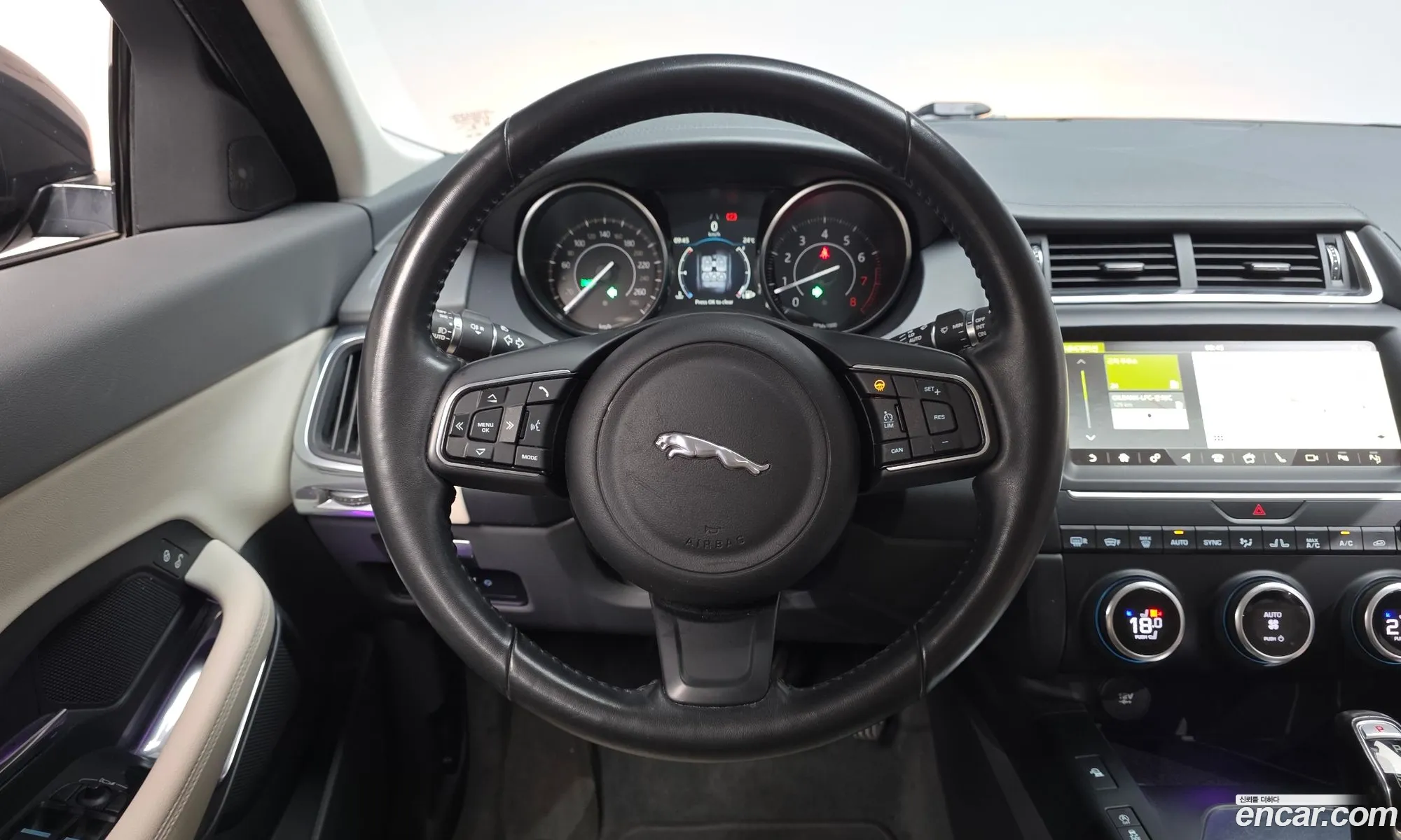 Jaguar E-Pace 2018 SADFA2BX9J1Z09240 — 2