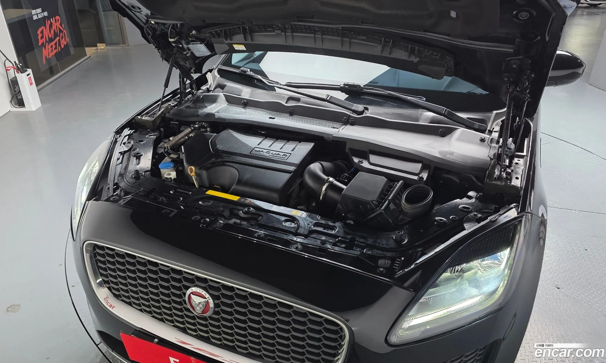 Jaguar E-Pace 2018 SADFA2BX9J1Z09240 — 15