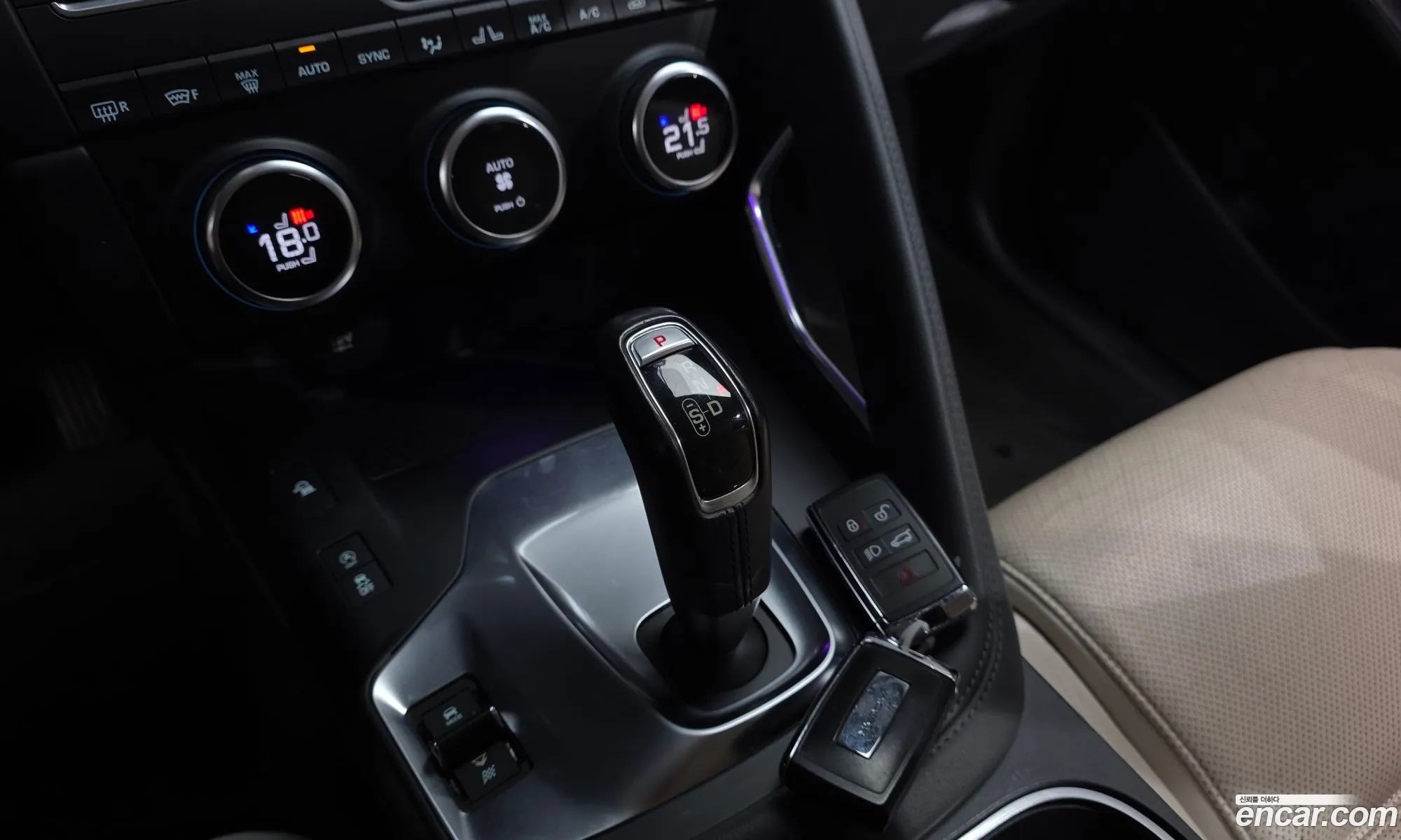 Jaguar E-Pace 2018 SADFA2BX9J1Z09240 — 31