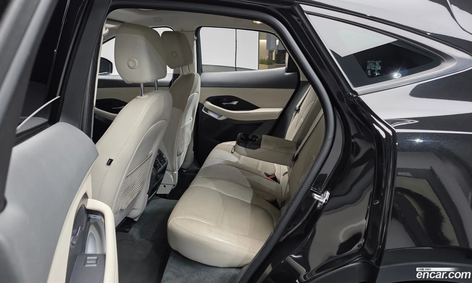 Jaguar E-Pace 2018 SADFA2BX9J1Z09240 — 7