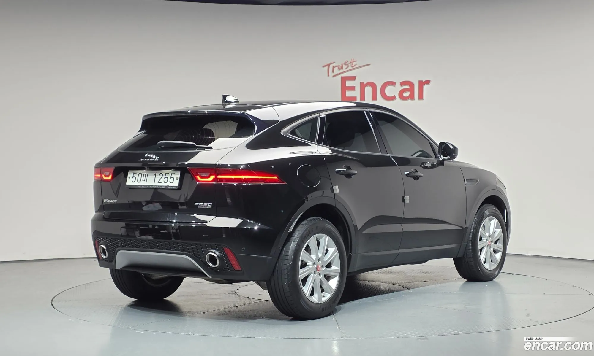 Jaguar E-Pace 2018 SADFA2BX9J1Z09240 — 20