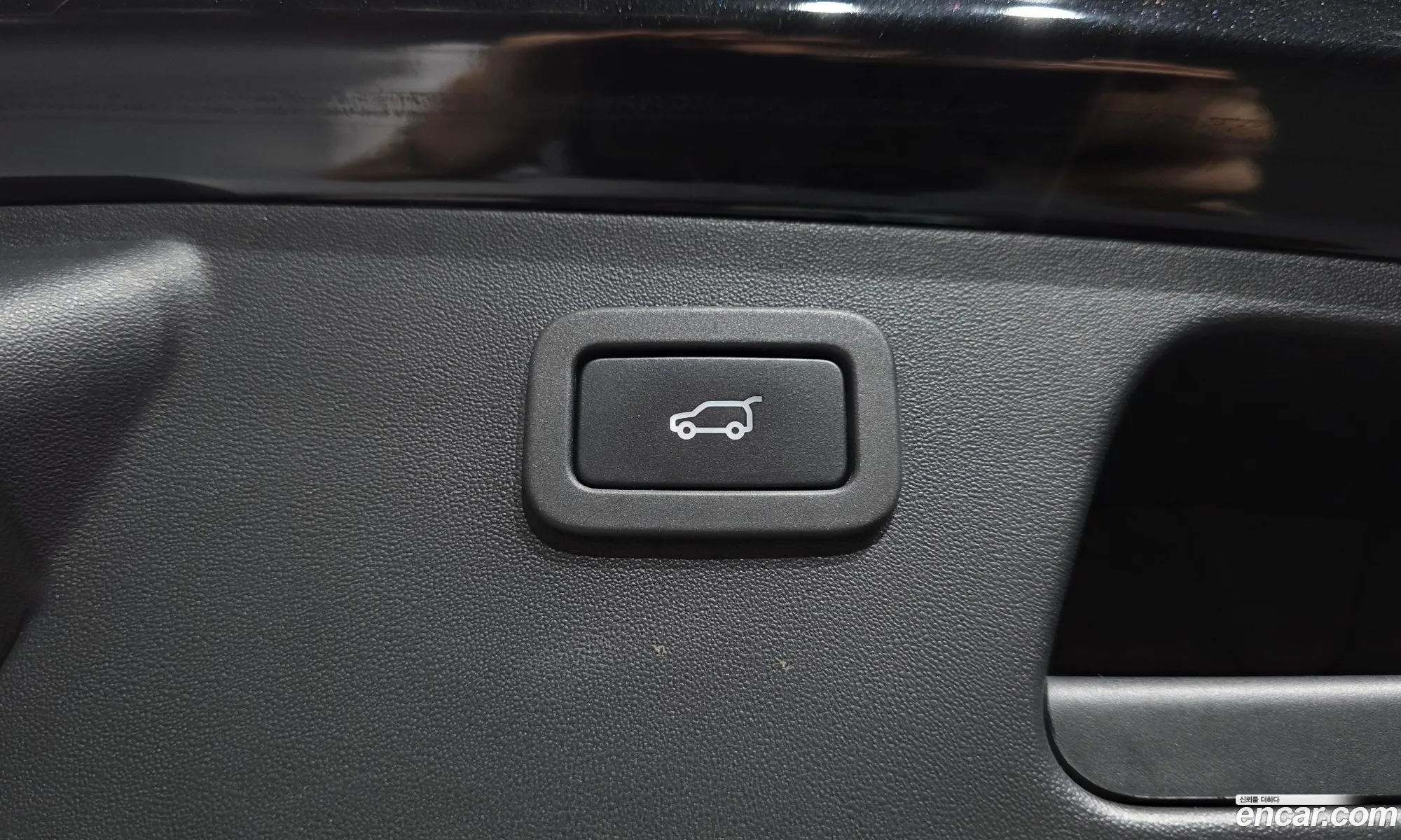 Jaguar E-Pace 2018 SADFA2BX9J1Z09240 — 12