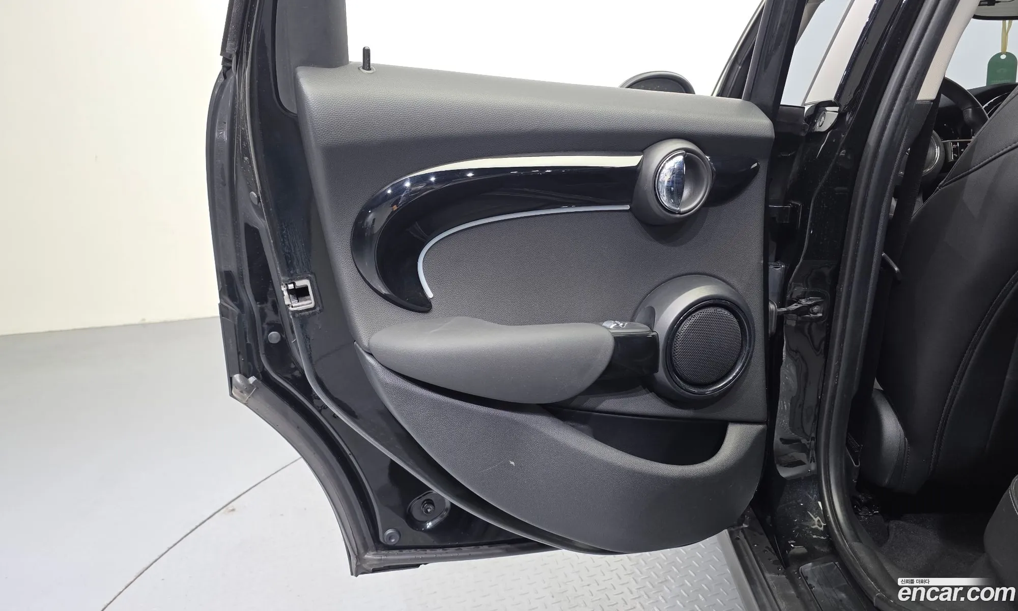 Mini Cooper 2023 WMW41DK07P2U21518 — 3