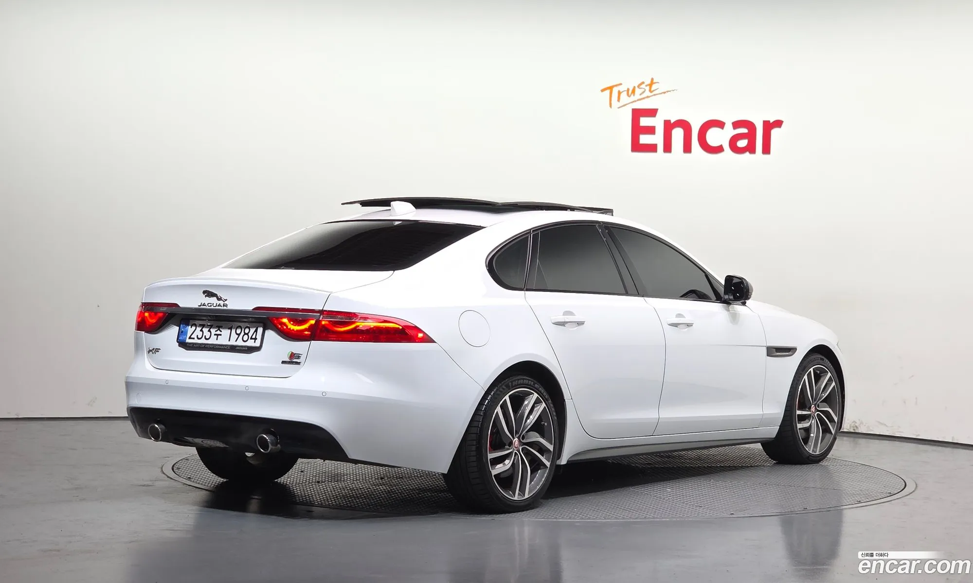 Jaguar XF 2017 SAJBA4BVXHCY38683 — 2