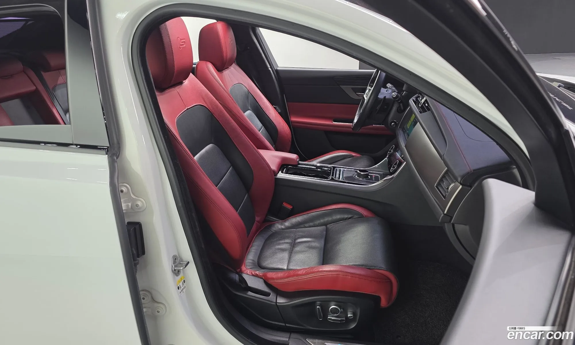 Jaguar XF 2017 SAJBA4BVXHCY38683 — 5