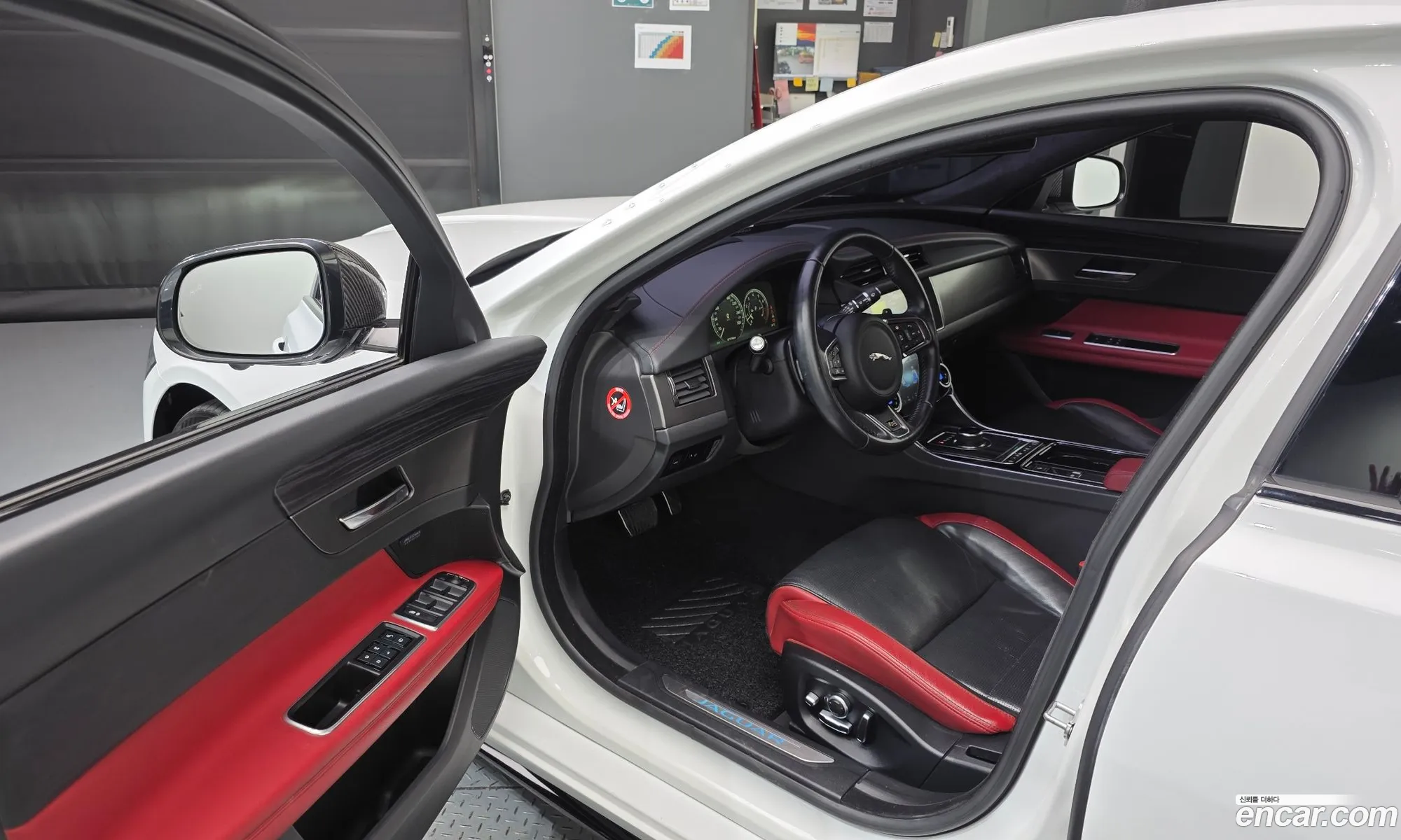 Jaguar XF 2017 SAJBA4BVXHCY38683 — 17