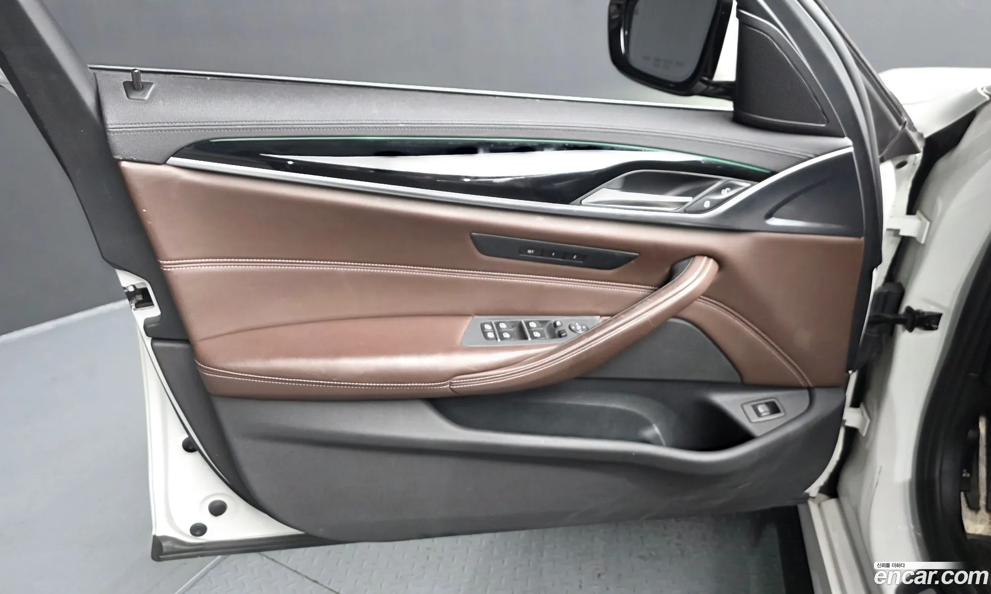 BMW 5 Series 2019 WBAJD9104KB277802 — 8