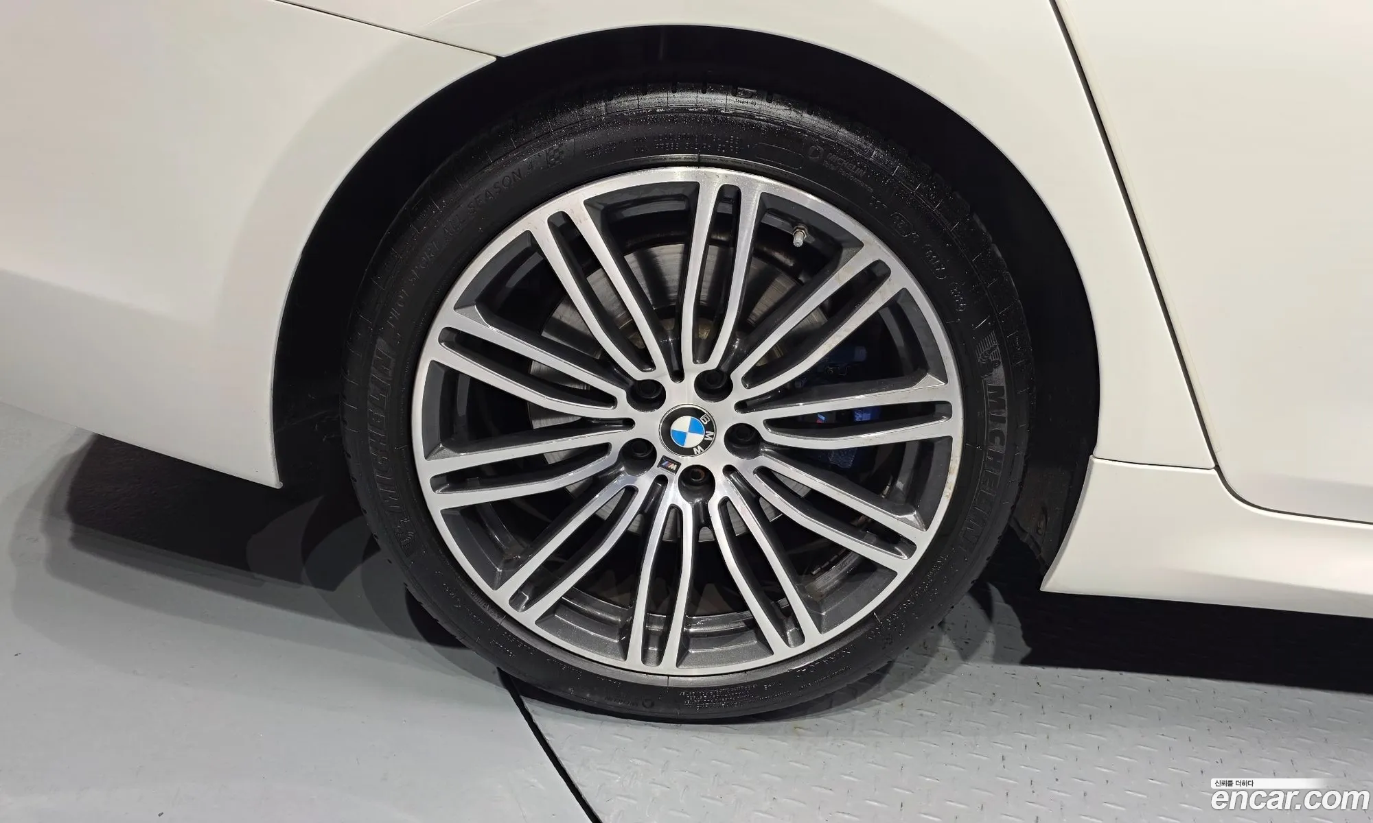 BMW 5 Series 2019 WBAJD9104KB277802 — 22