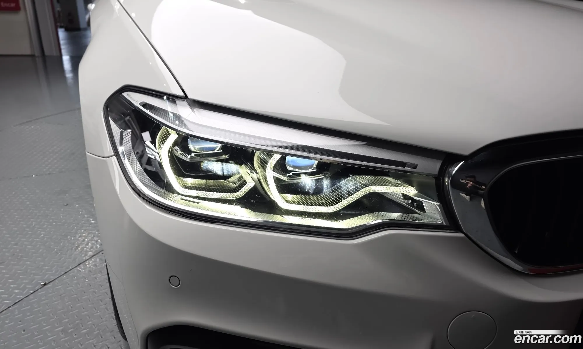 BMW 5 Series 2019 WBAJD9104KB277802 — 12