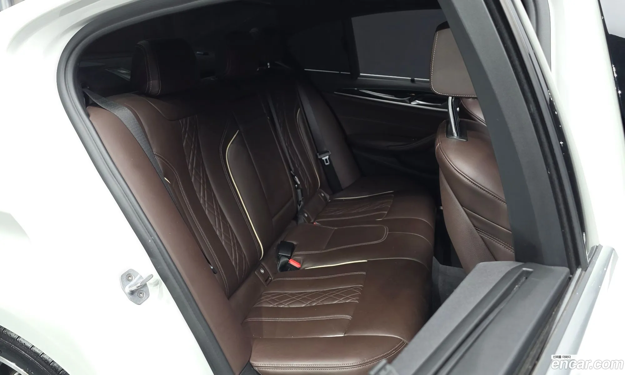 BMW 5 Series 2019 WBAJD9104KB277802 — 24