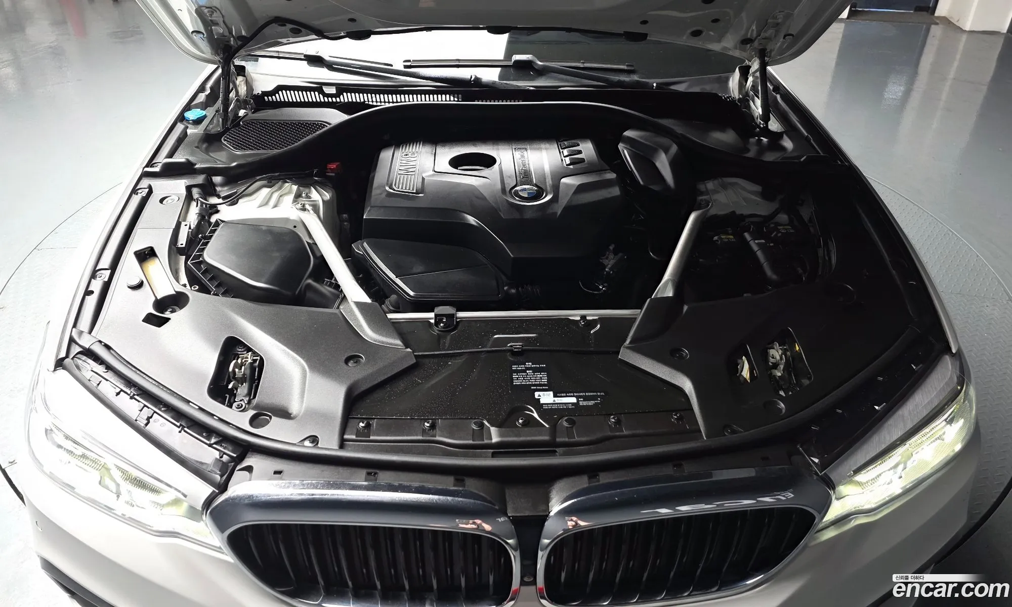 BMW 5 Series 2019 WBAJD9104KB277802 — 11