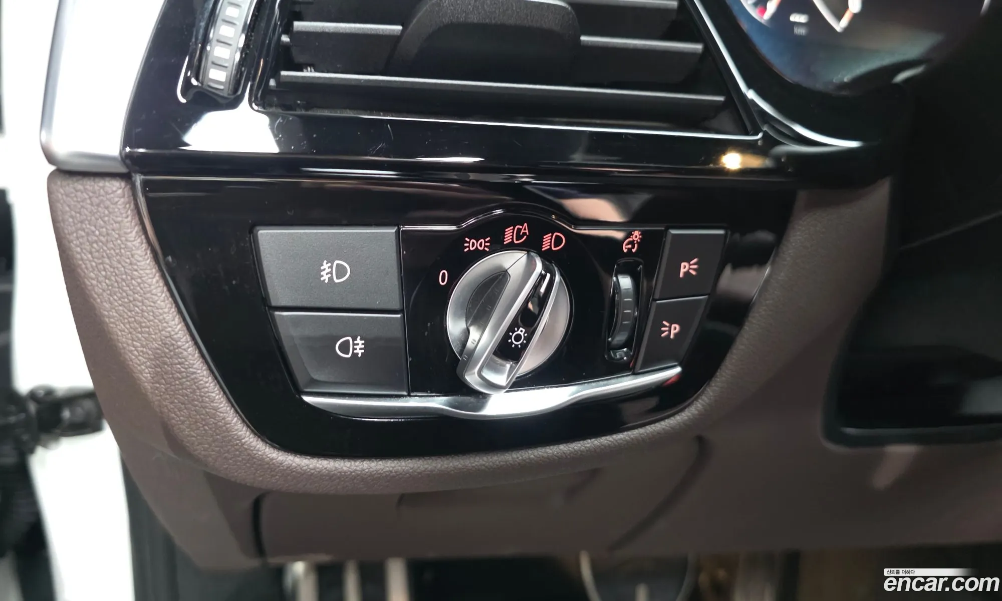 BMW 5 Series 2019 WBAJD9104KB277802 — 28