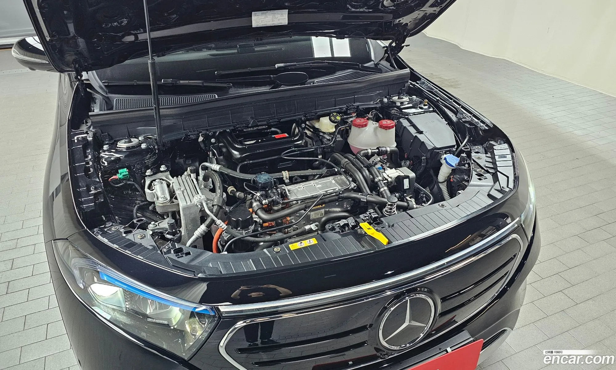 Mercedes-Benz EQB X243 2023 — 27