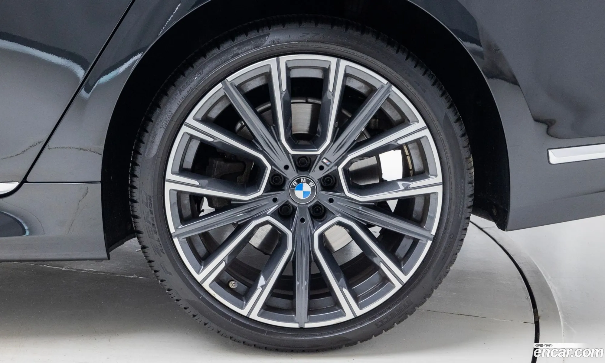 BMW 7 Series 2021 — 17