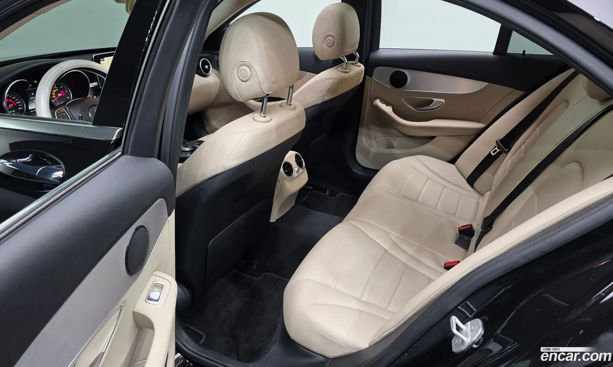 Mercedes-Benz C-Class W205 2016 — 12