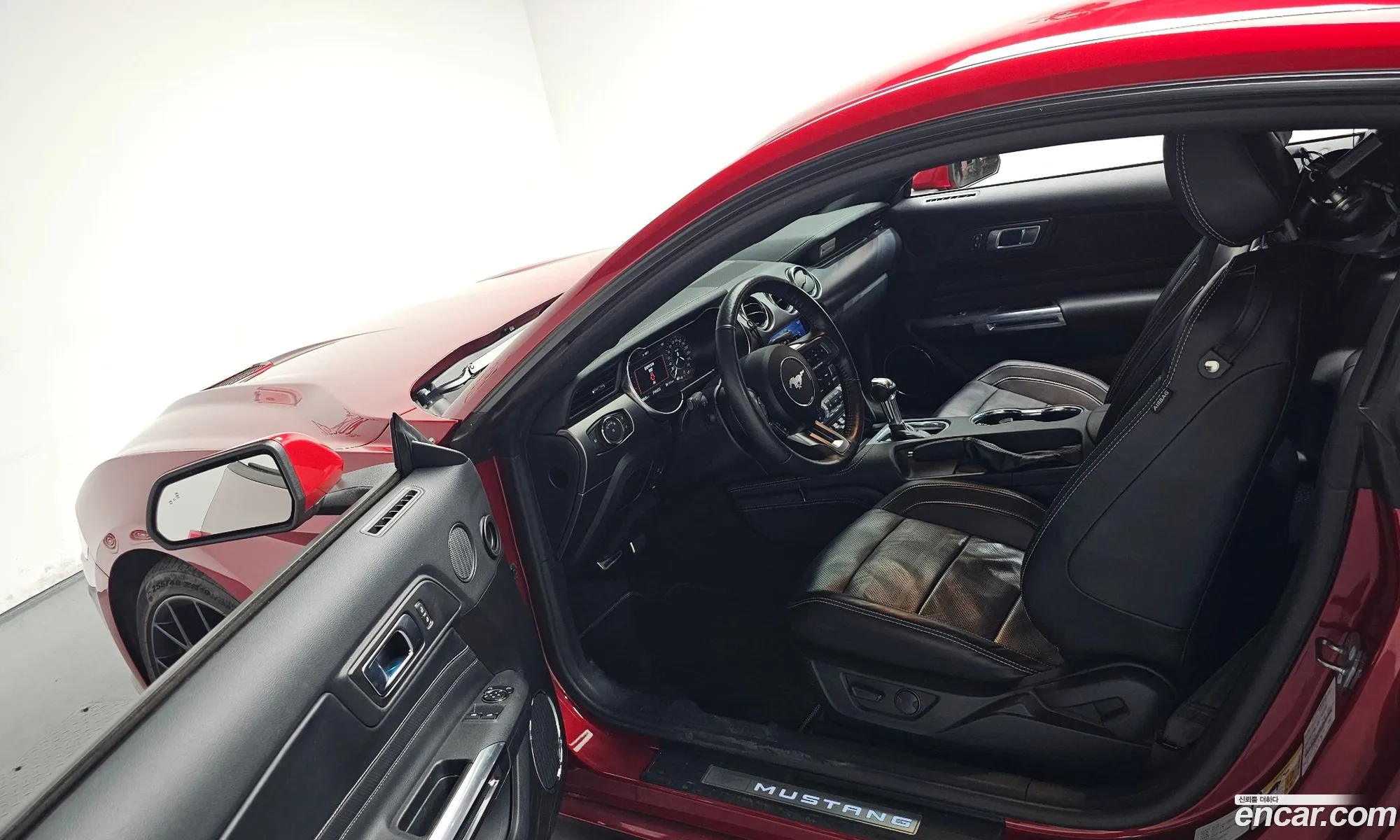 Ford Mustang 2022 — 19