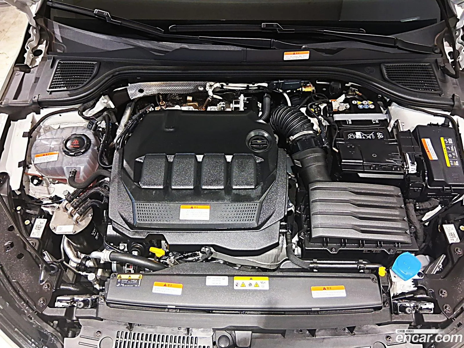Volkswagen Golf 8th Gen 2025 — 10