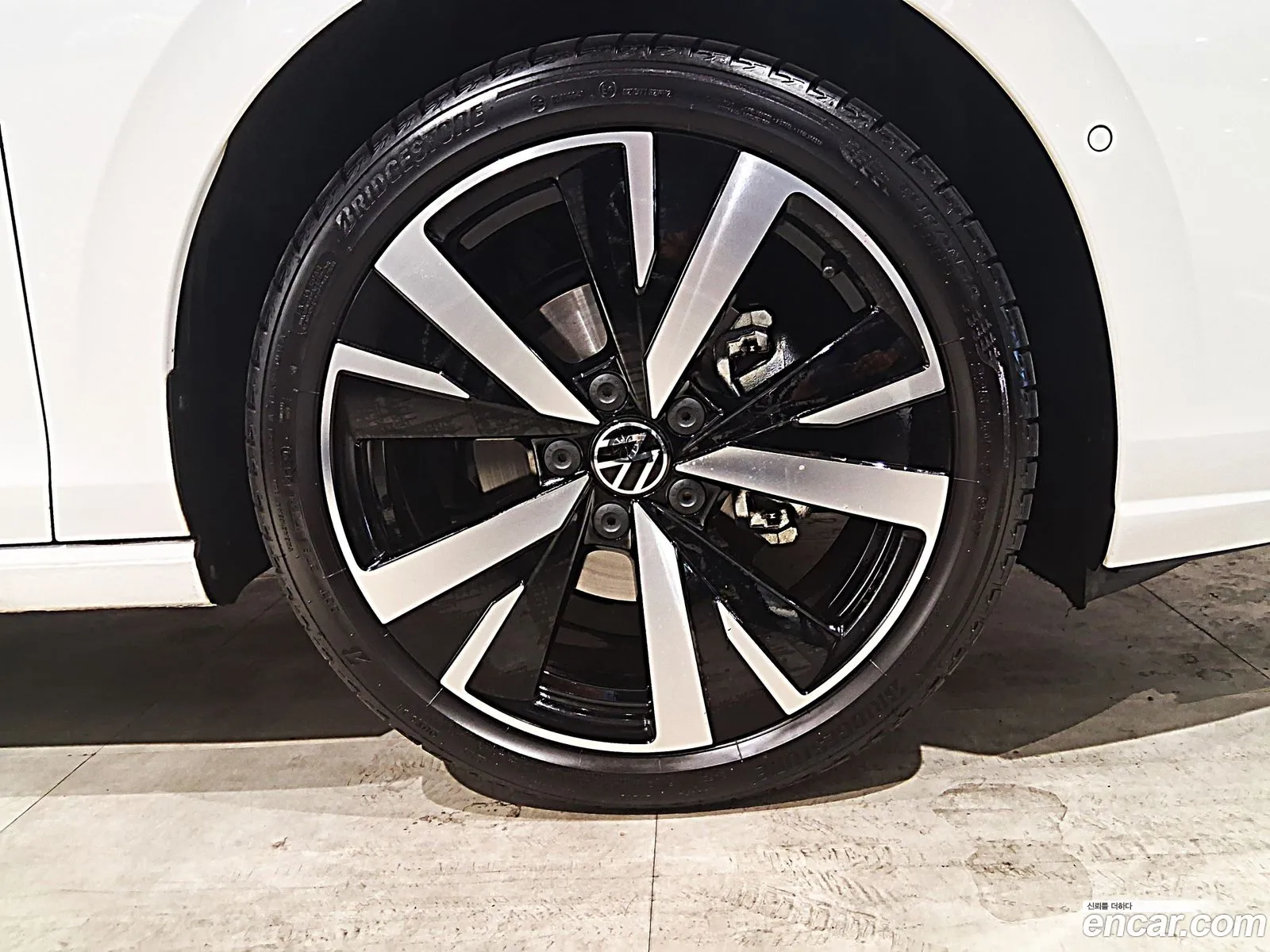 Volkswagen Golf 8th Gen 2025 — 7