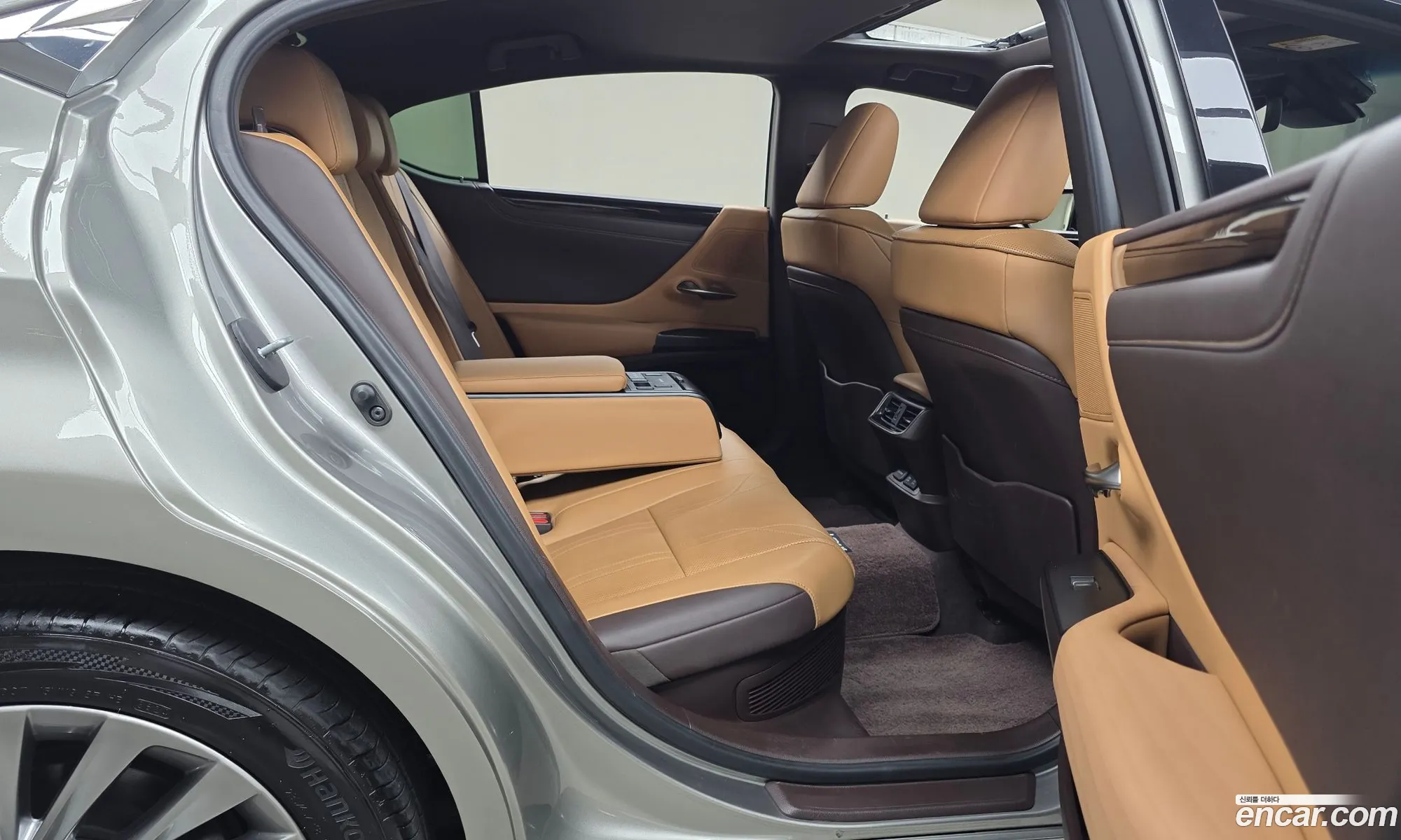 Lexus ES300h 7th Gen 2021 JTHBA1C16M2005793 — 5