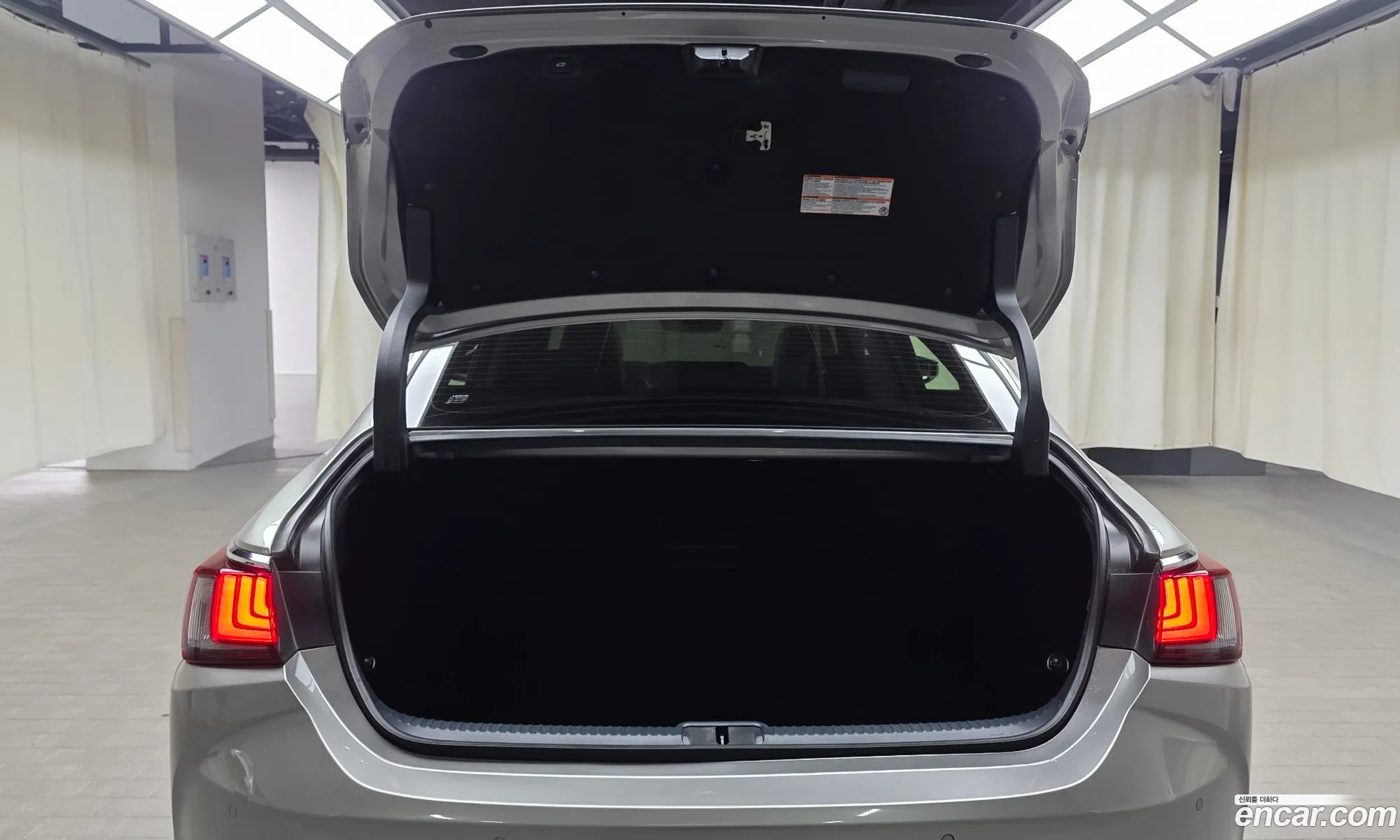 Lexus ES300h 7th Gen 2021 JTHBA1C16M2005793 — 16