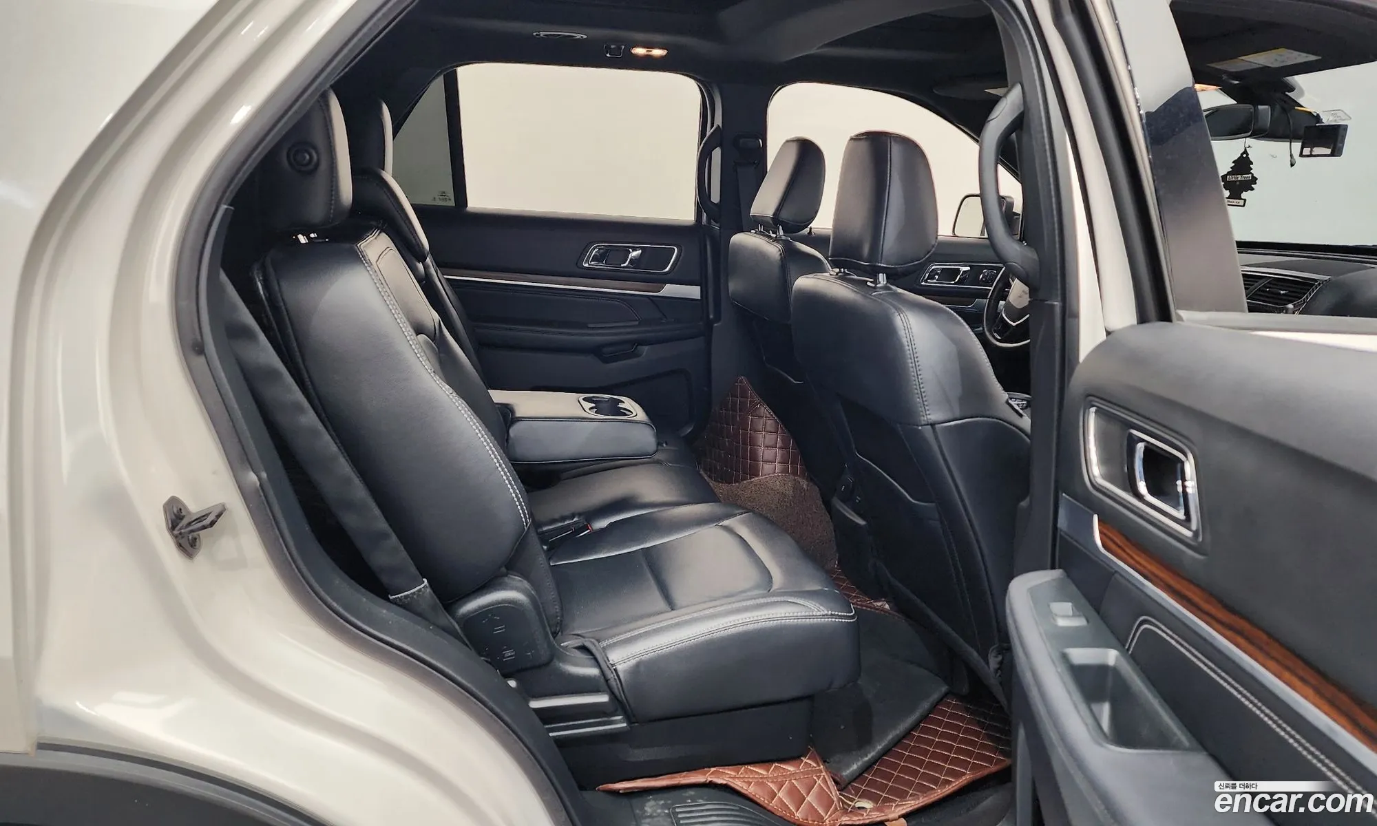 Ford Explorer 2019 — 28