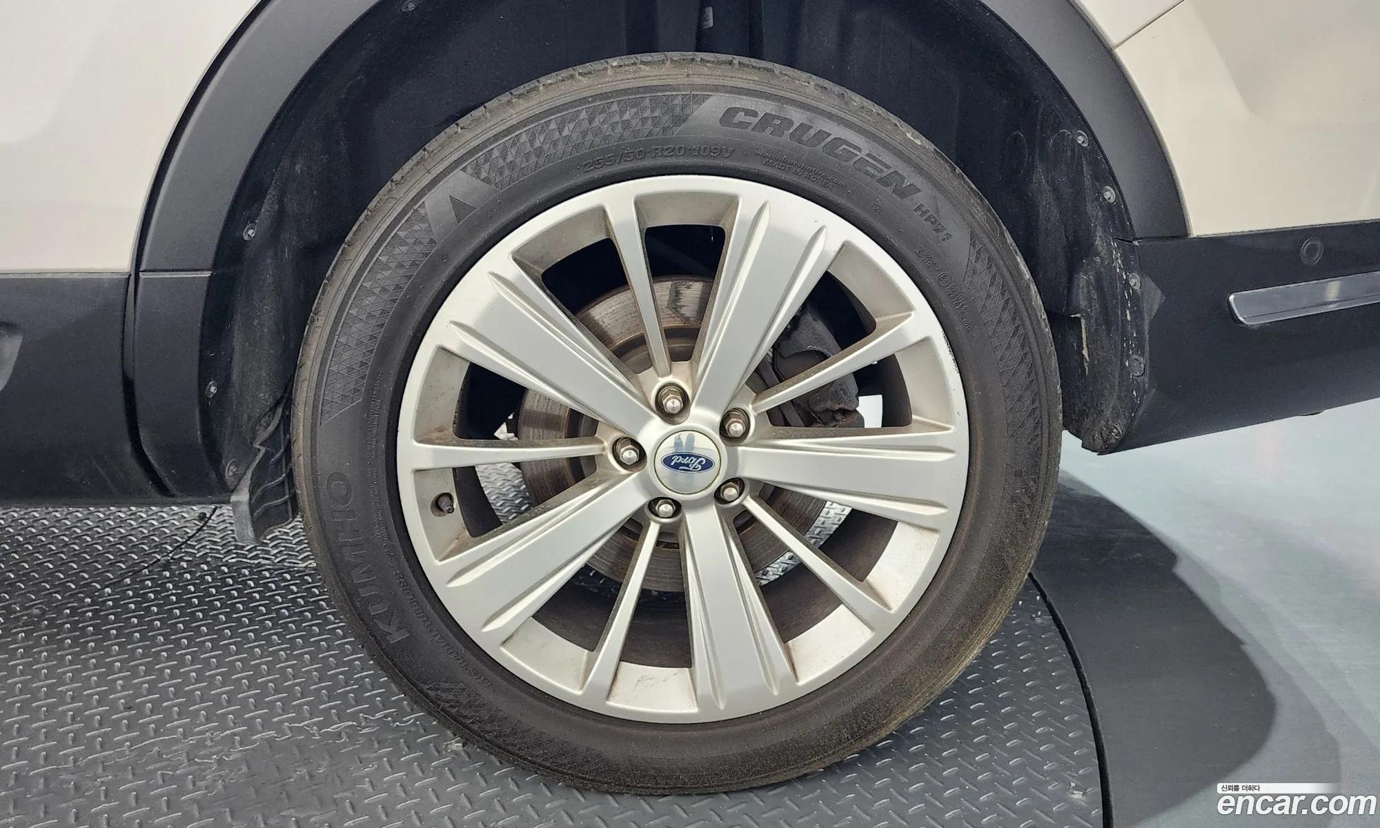 Ford Explorer 2019 — 36