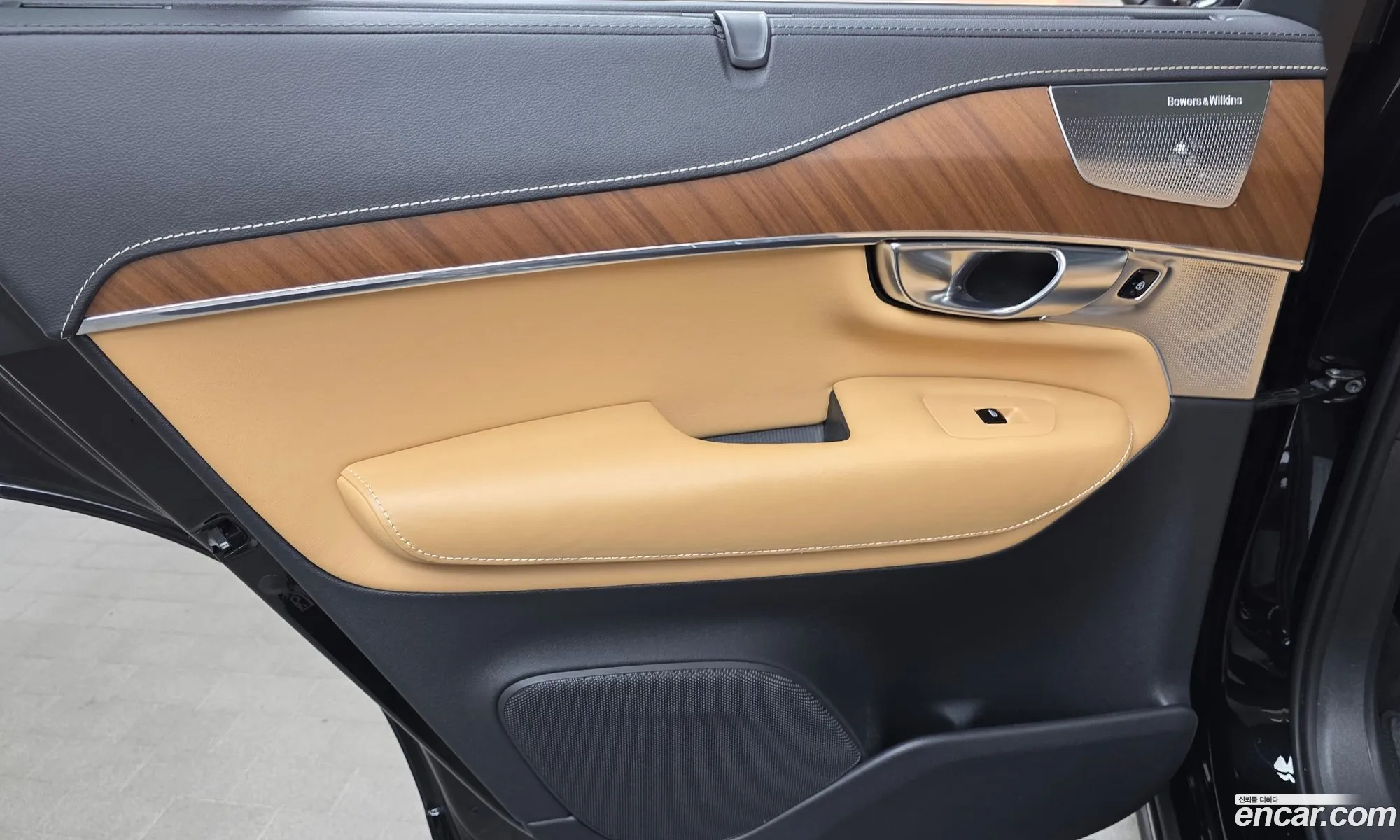 Volvo XC90 2019 YV1LFA22CK1512651 — 17