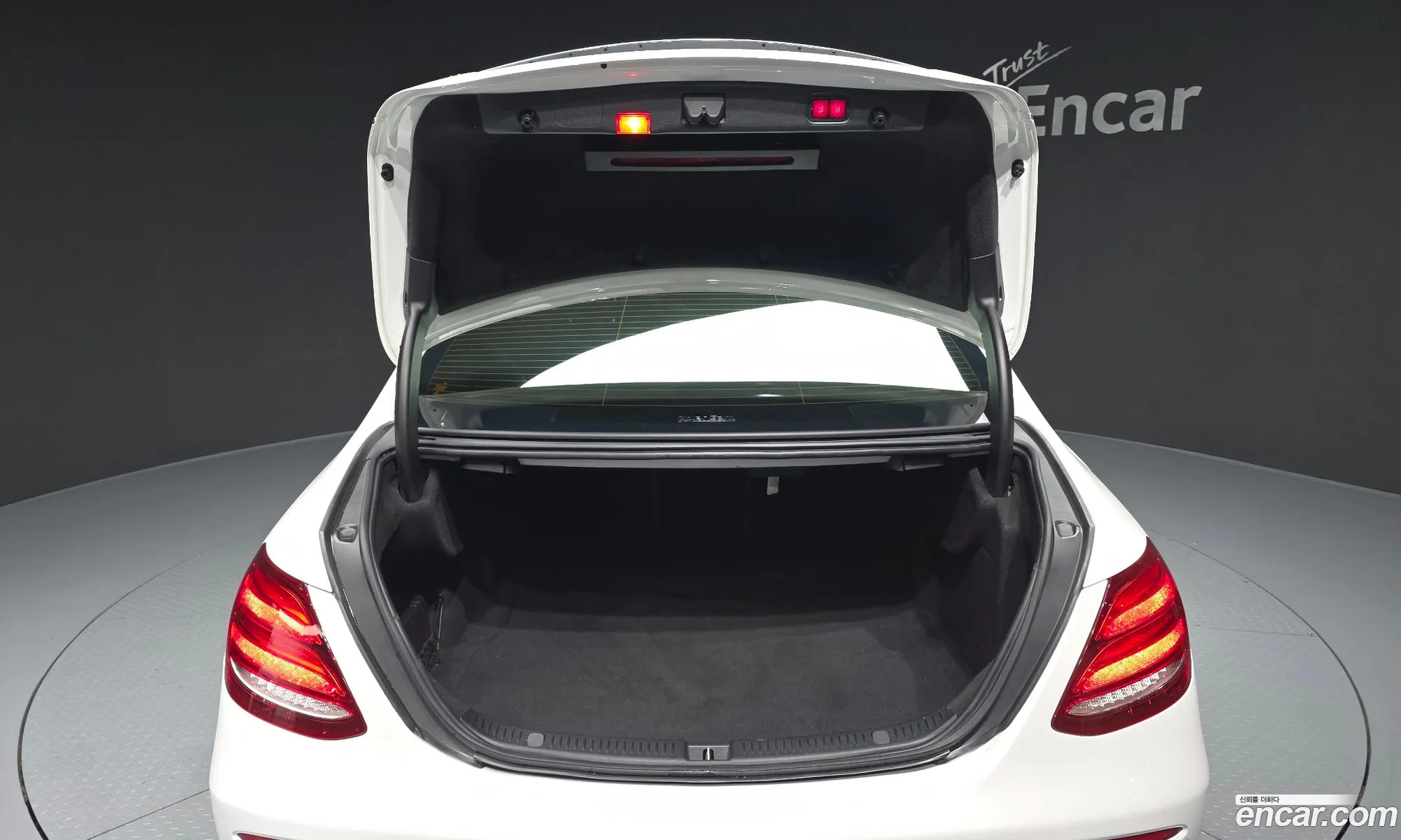 Mercedes-Benz E-Class W213 2019 WDDZF8GB2KA591141 — 15