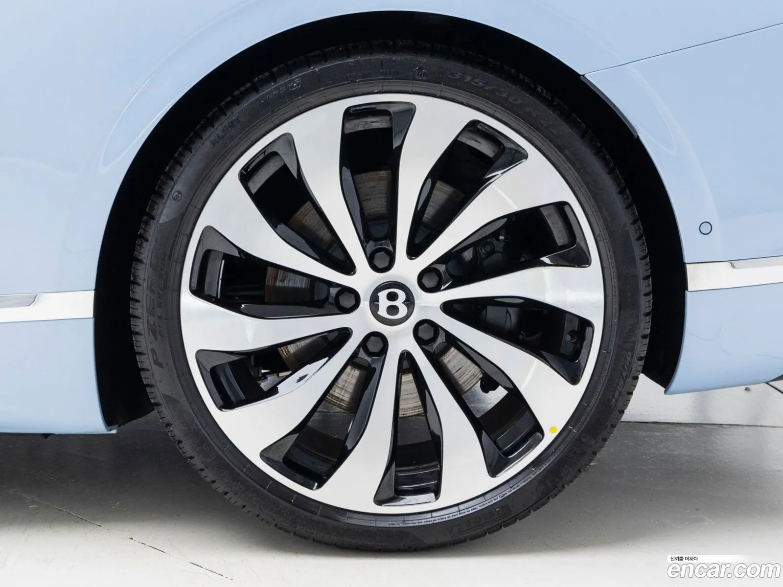 Bentley Continental GT 2025 — 13