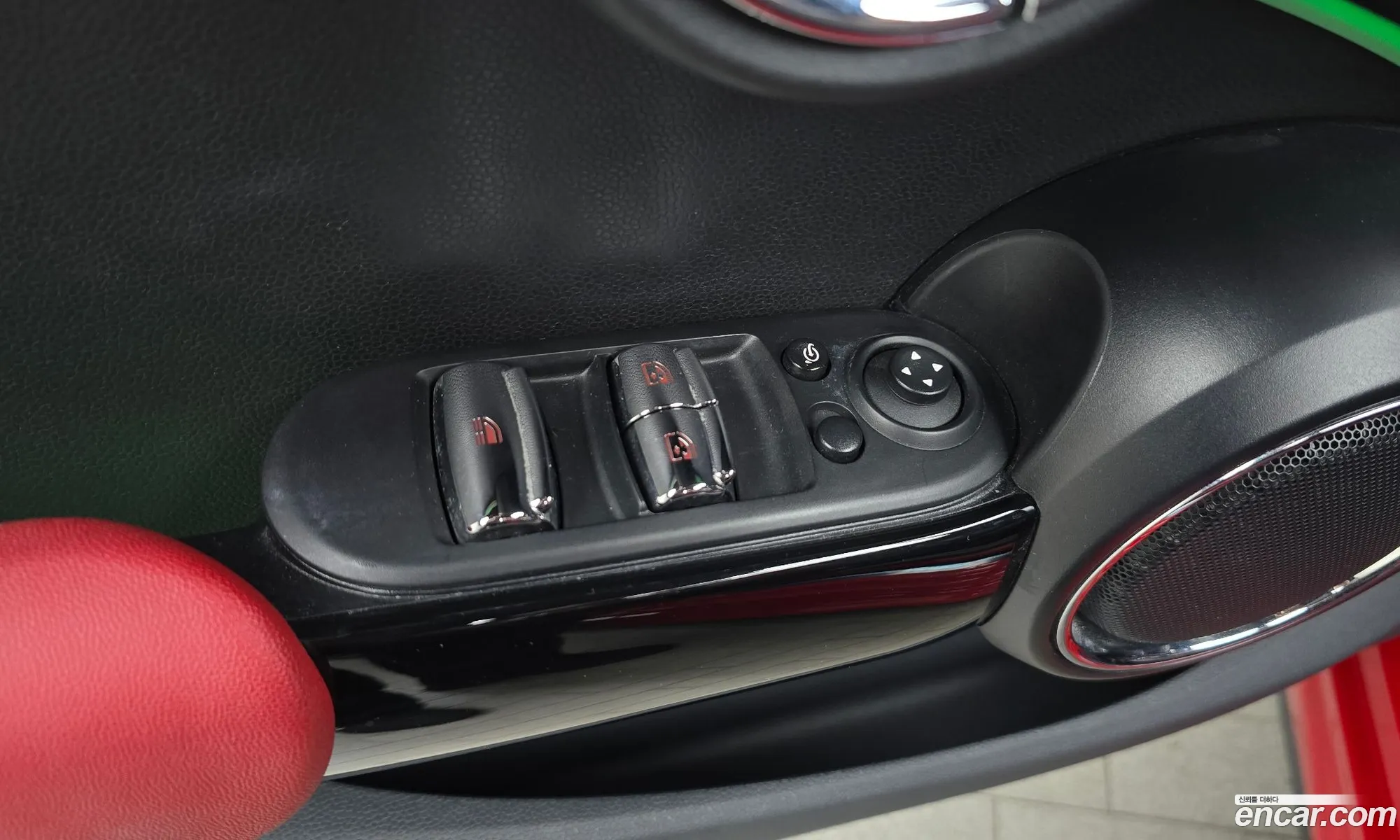 Mini Cooper S Convertible 2019 WMWWH9104K3F86662 — 11