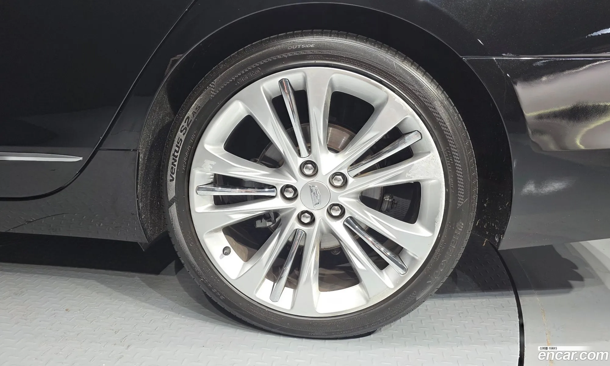 Cadillac CT6 2018 — 32