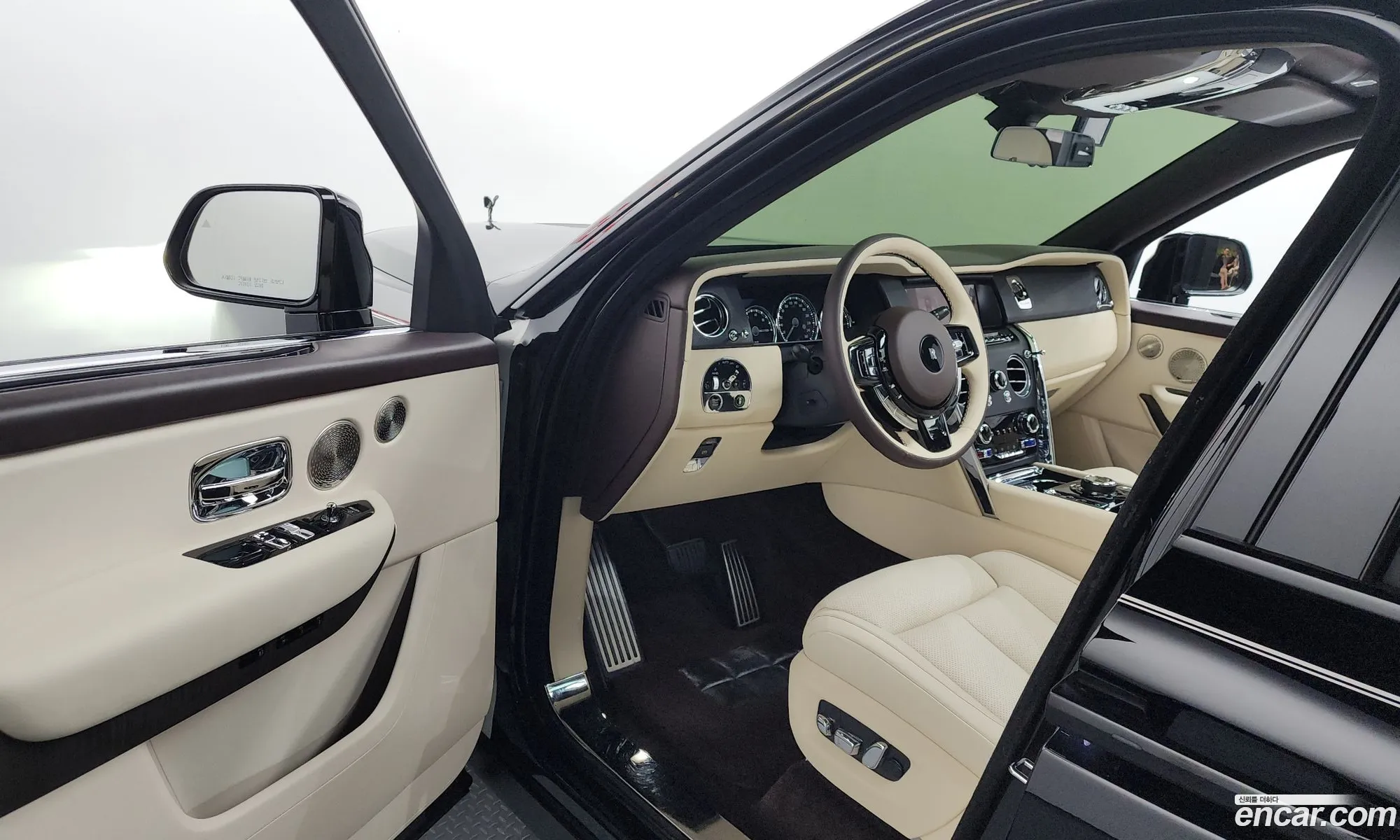 Rolls-Royce Cullinan 2019 SCA689X08KU110908 — 35
