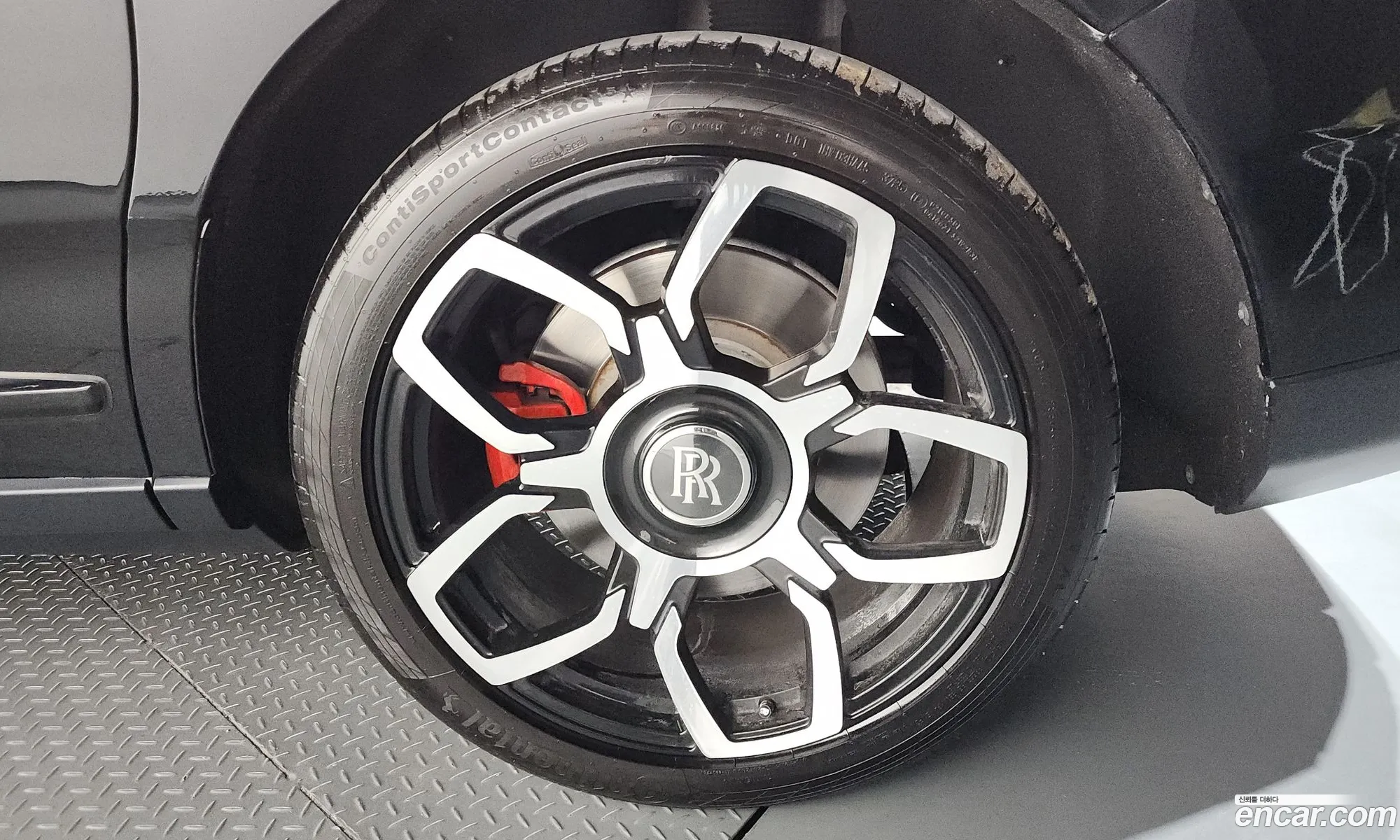 Rolls-Royce Cullinan 2019 SCA689X08KU110908 — 32