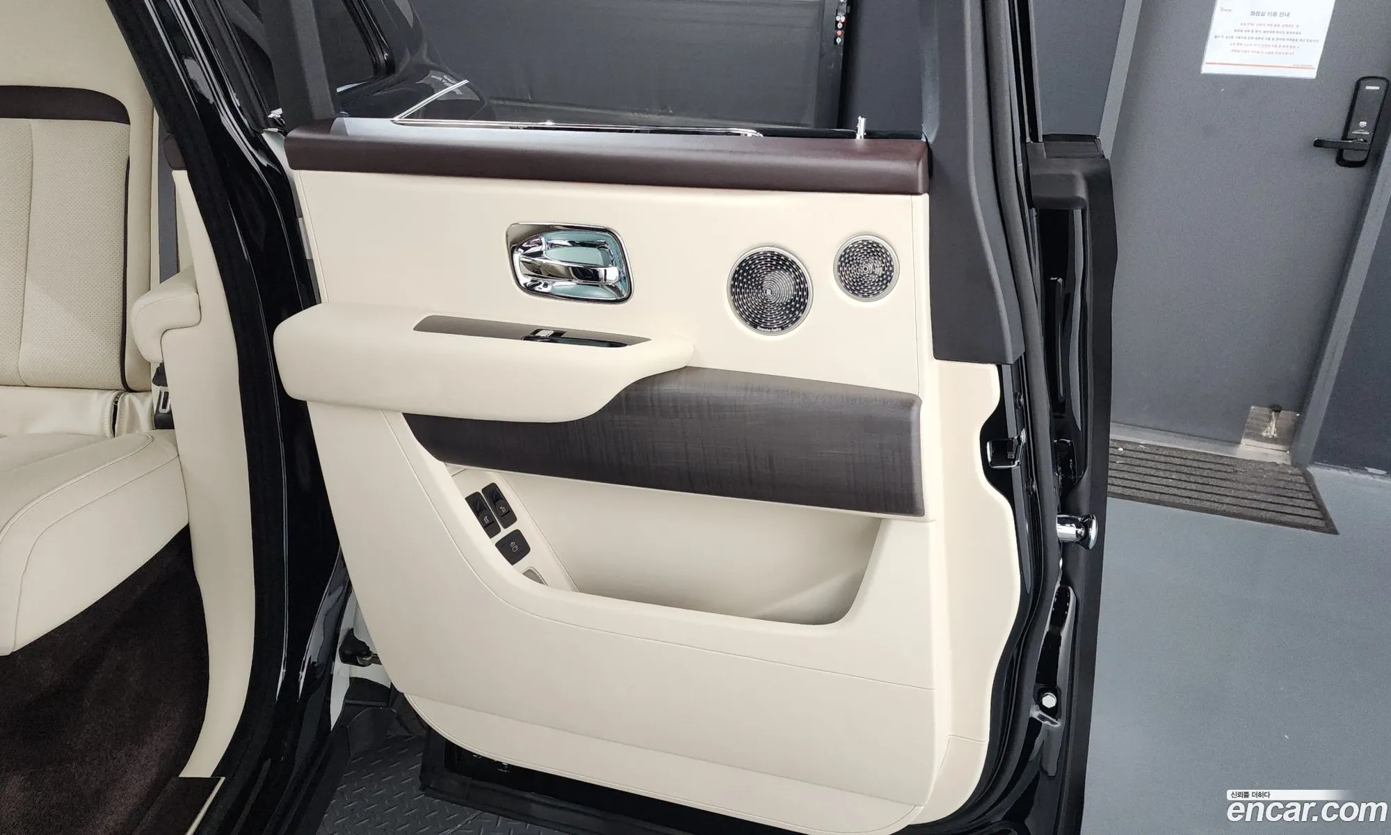 Rolls-Royce Cullinan 2019 SCA689X08KU110908 — 23