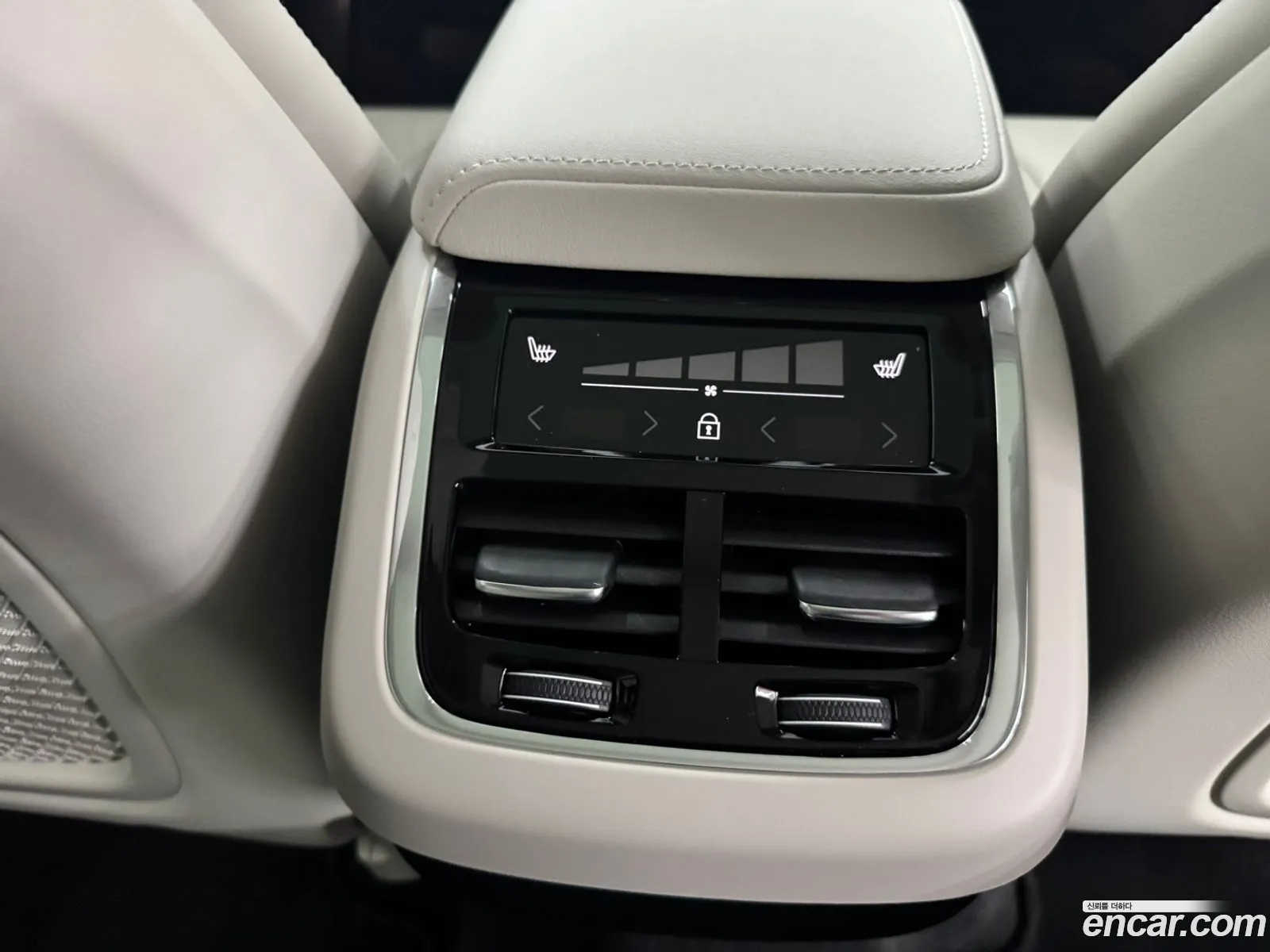 Volvo XC60 2026 — 11