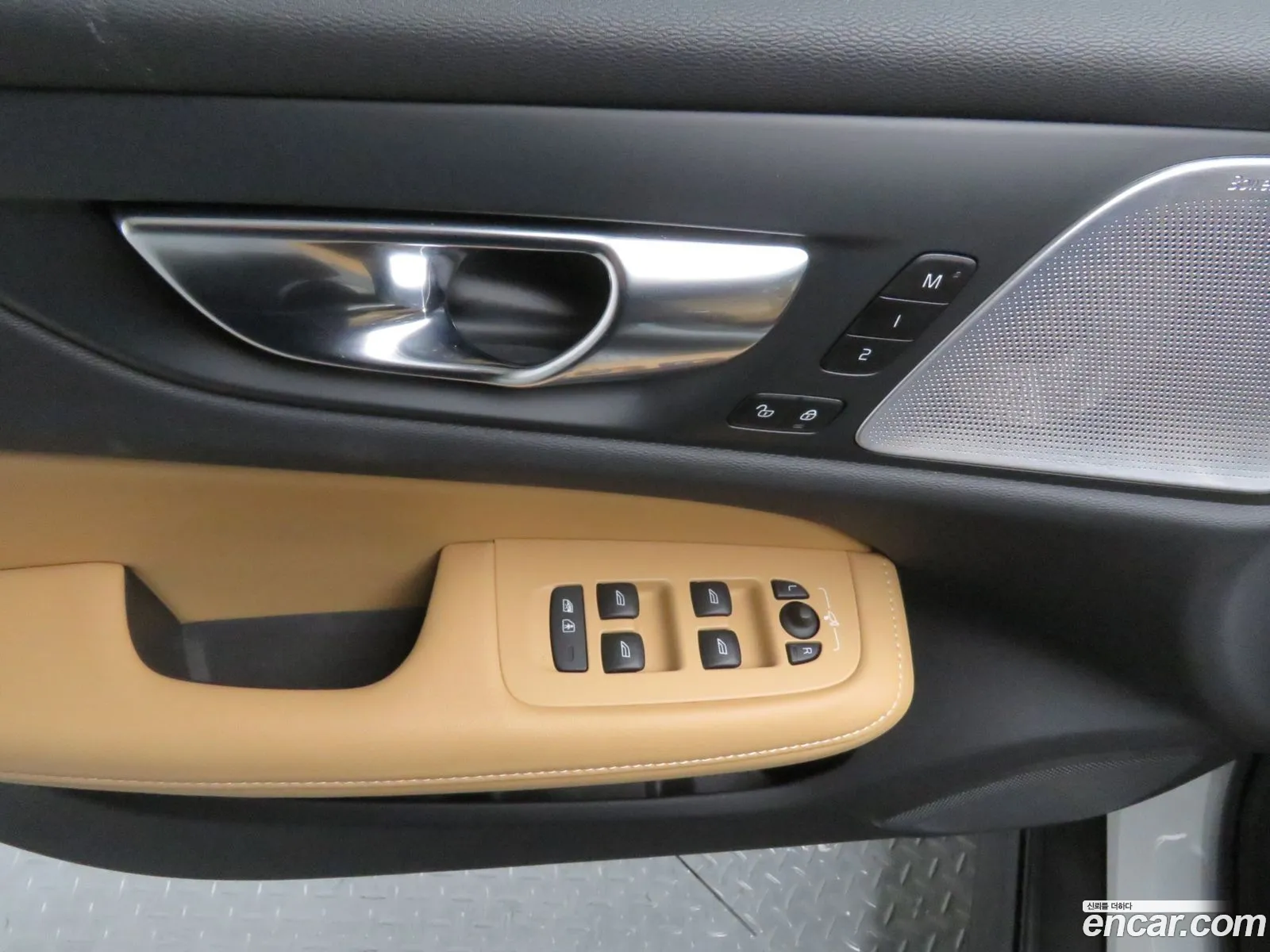Volvo V60 Cross Country 2025 — 4