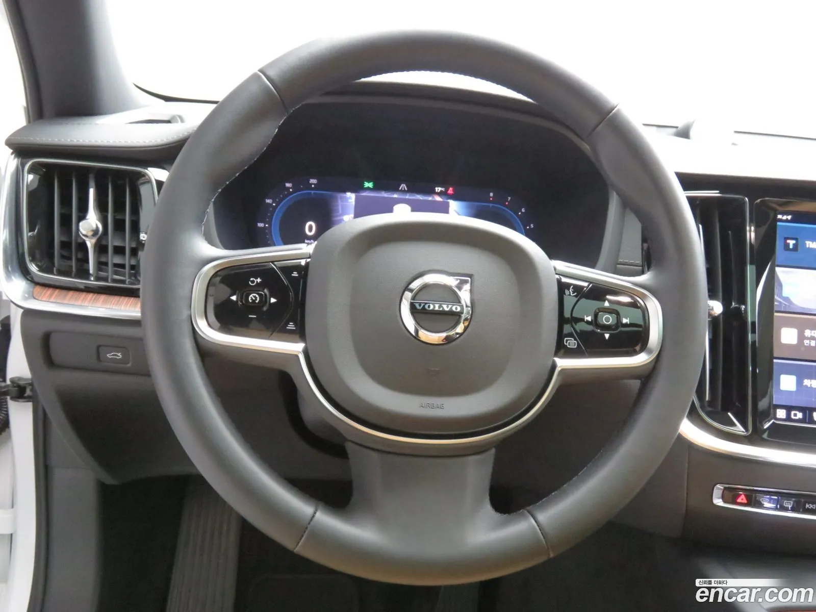 Volvo V60 Cross Country 2025 — 7