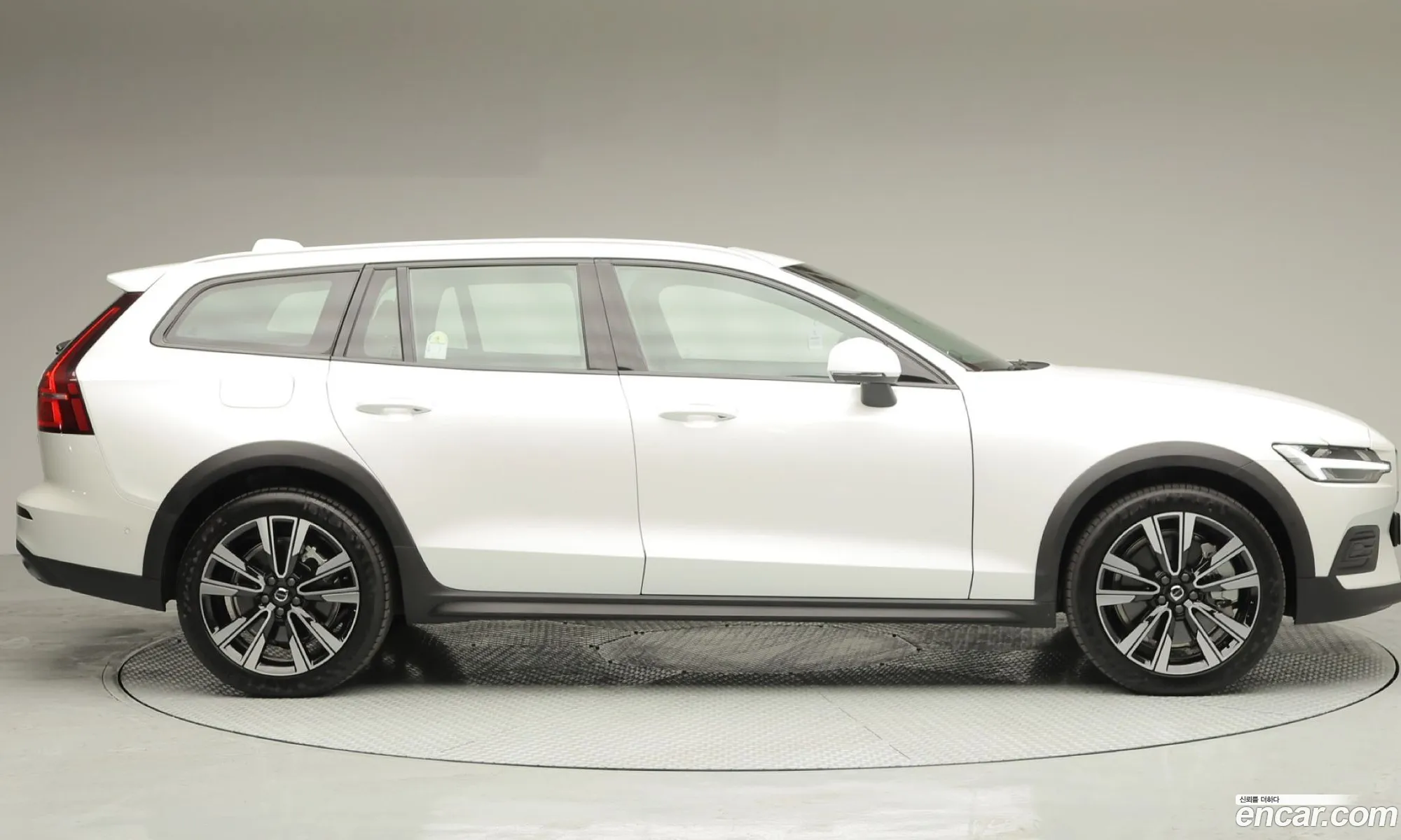 Volvo V60 Cross Country 2025 — 12