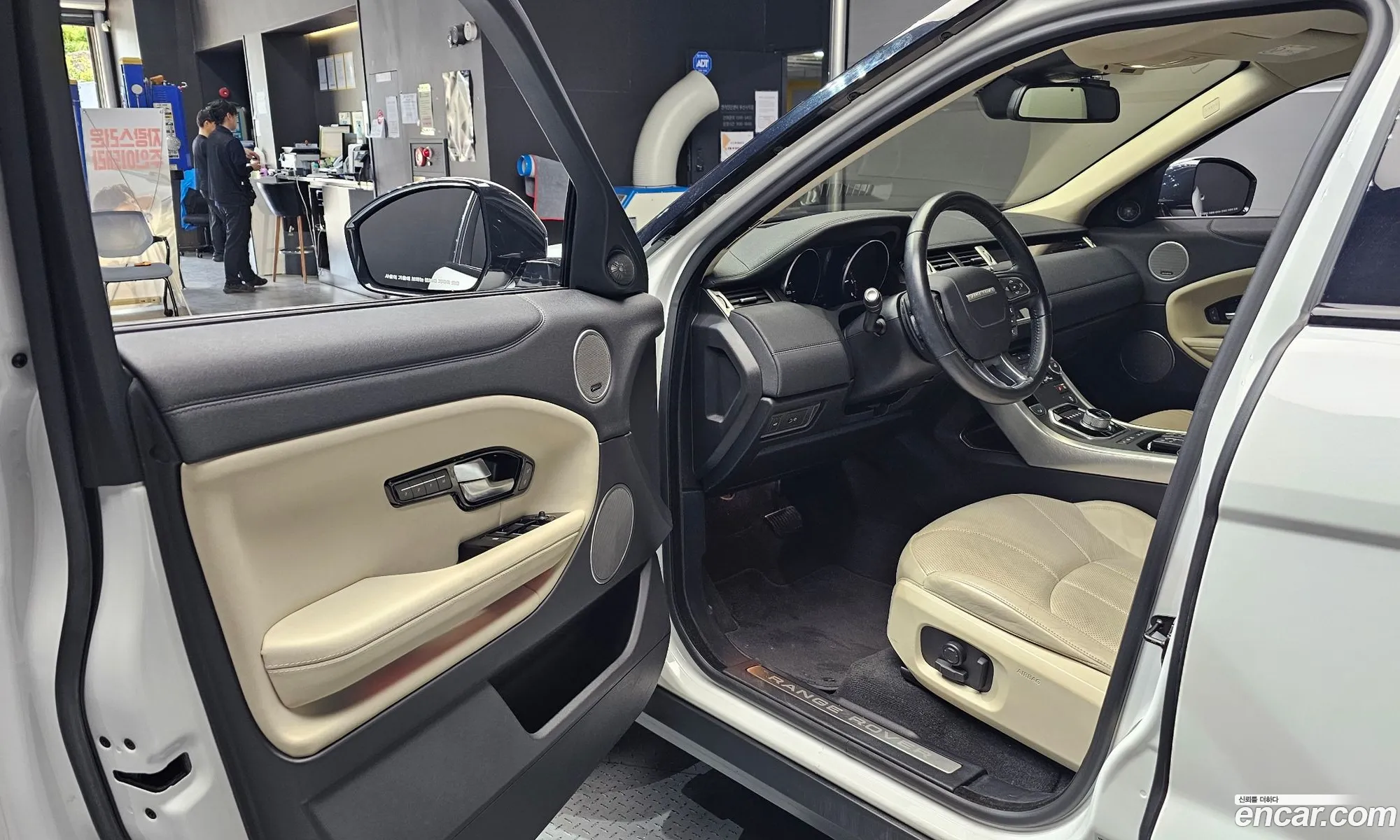 Land Rover Range Rover Evoque 2016 SALVA2BN9GH153200 — 18