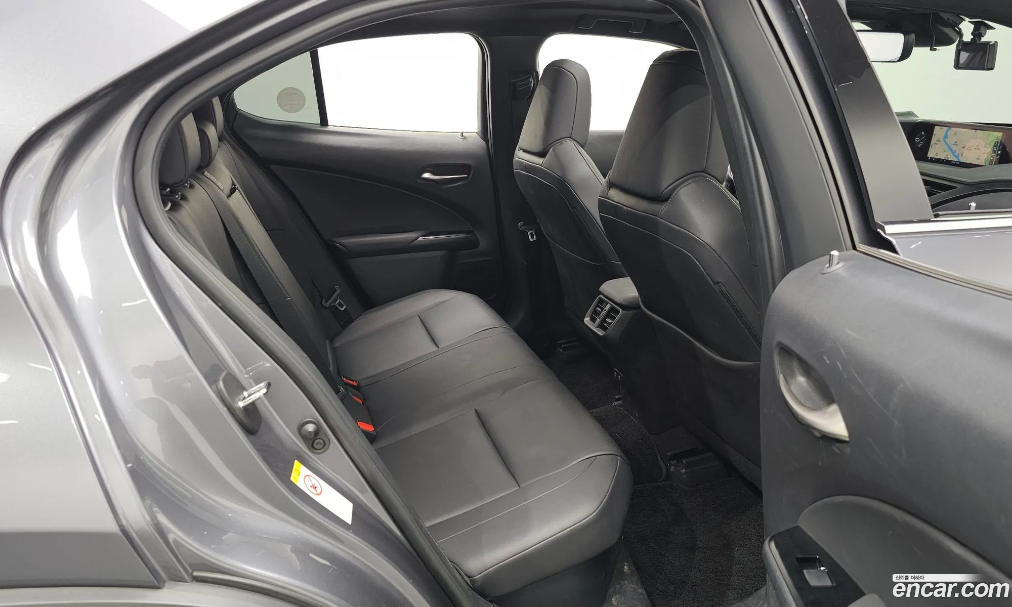 Lexus UX250h 2019 JTHU9JBH8K2000933 — 8