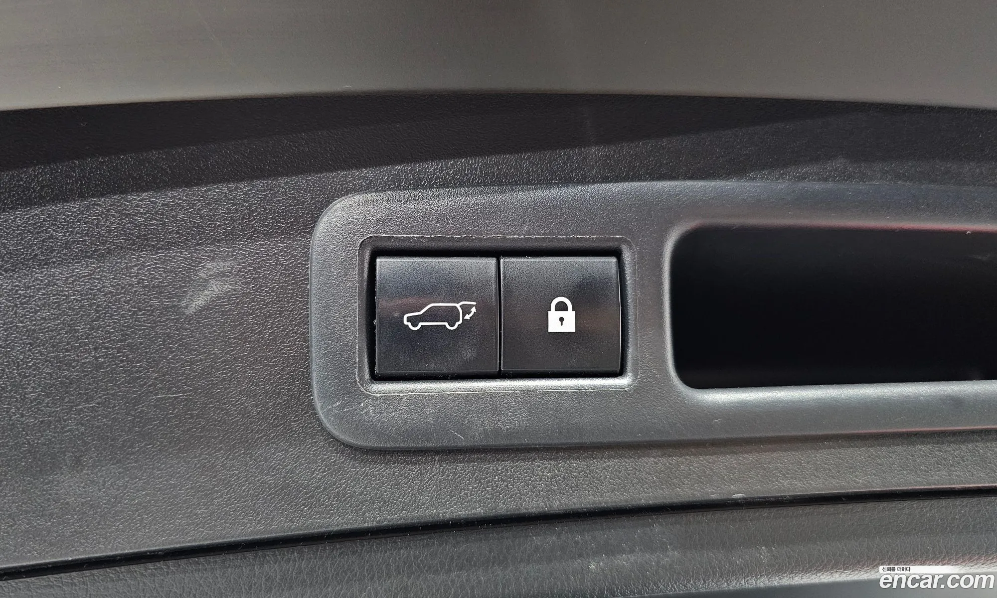 Lexus UX250h 2019 JTHU9JBH8K2000933 — 10