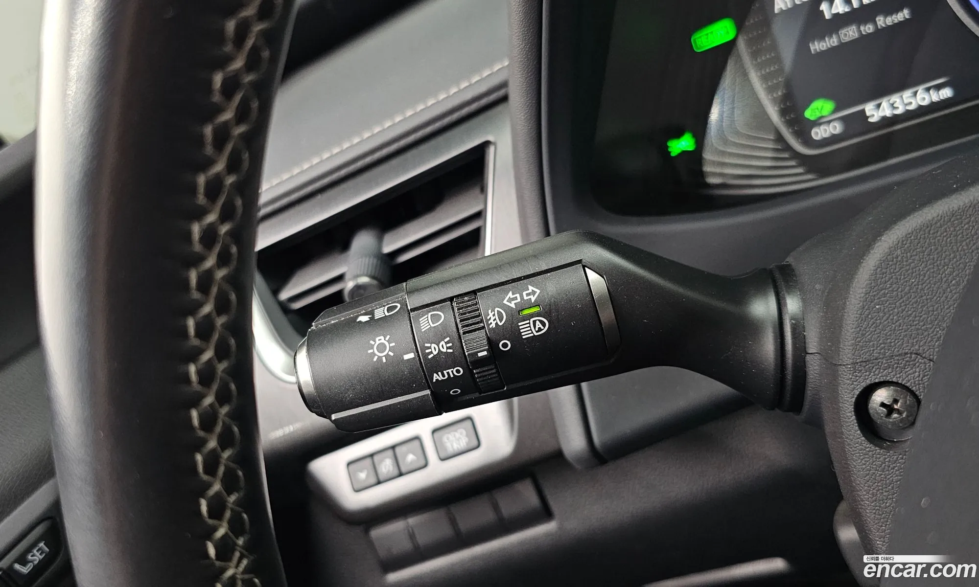 Lexus UX250h 2019 JTHU9JBH8K2000933 — 9