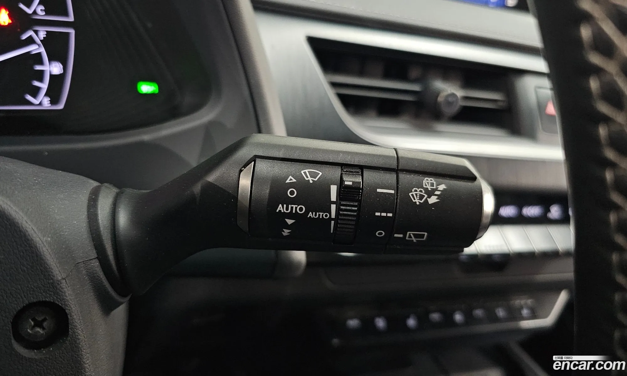 Lexus UX250h 2019 JTHU9JBH8K2000933 — 13