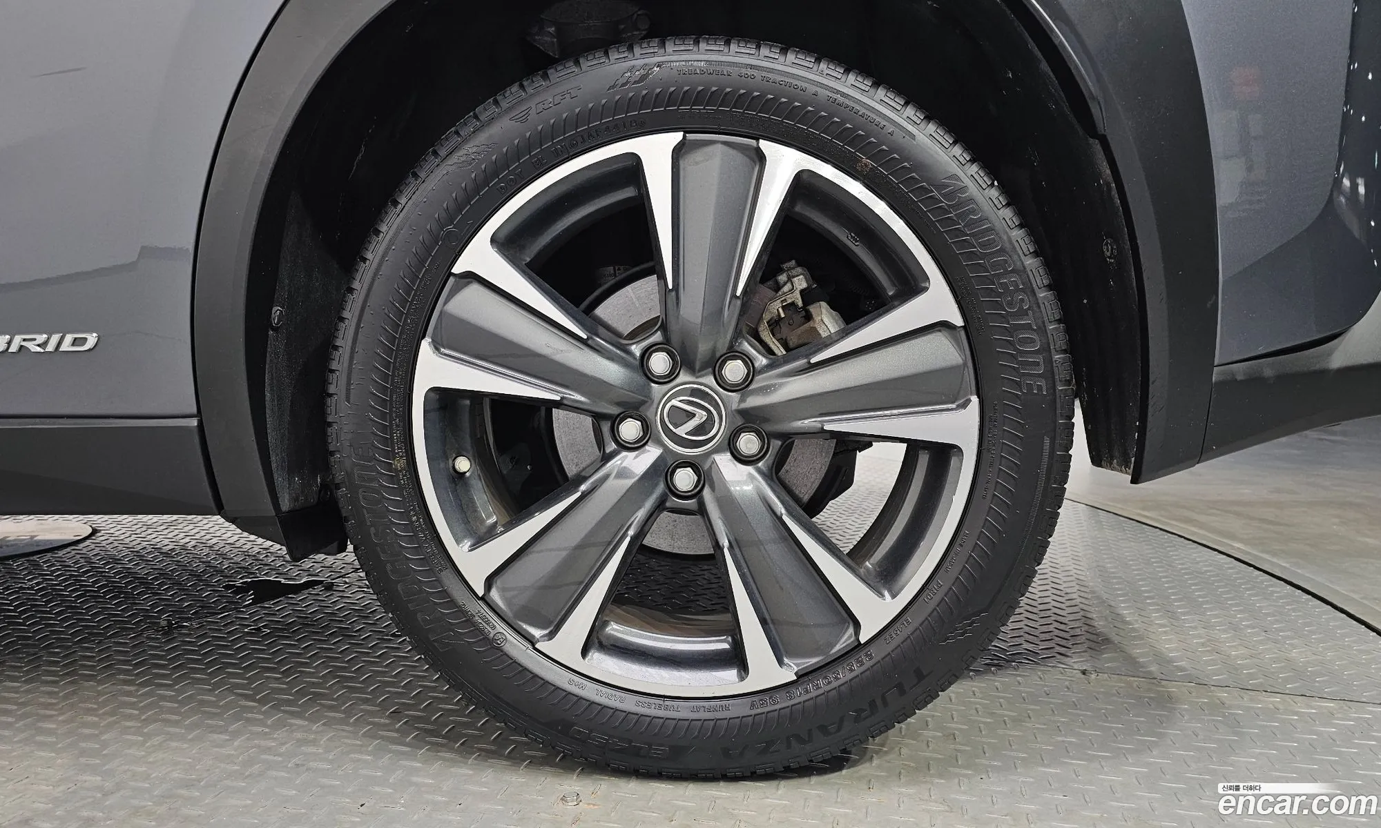 Lexus UX250h 2019 JTHU9JBH8K2000933 — 11
