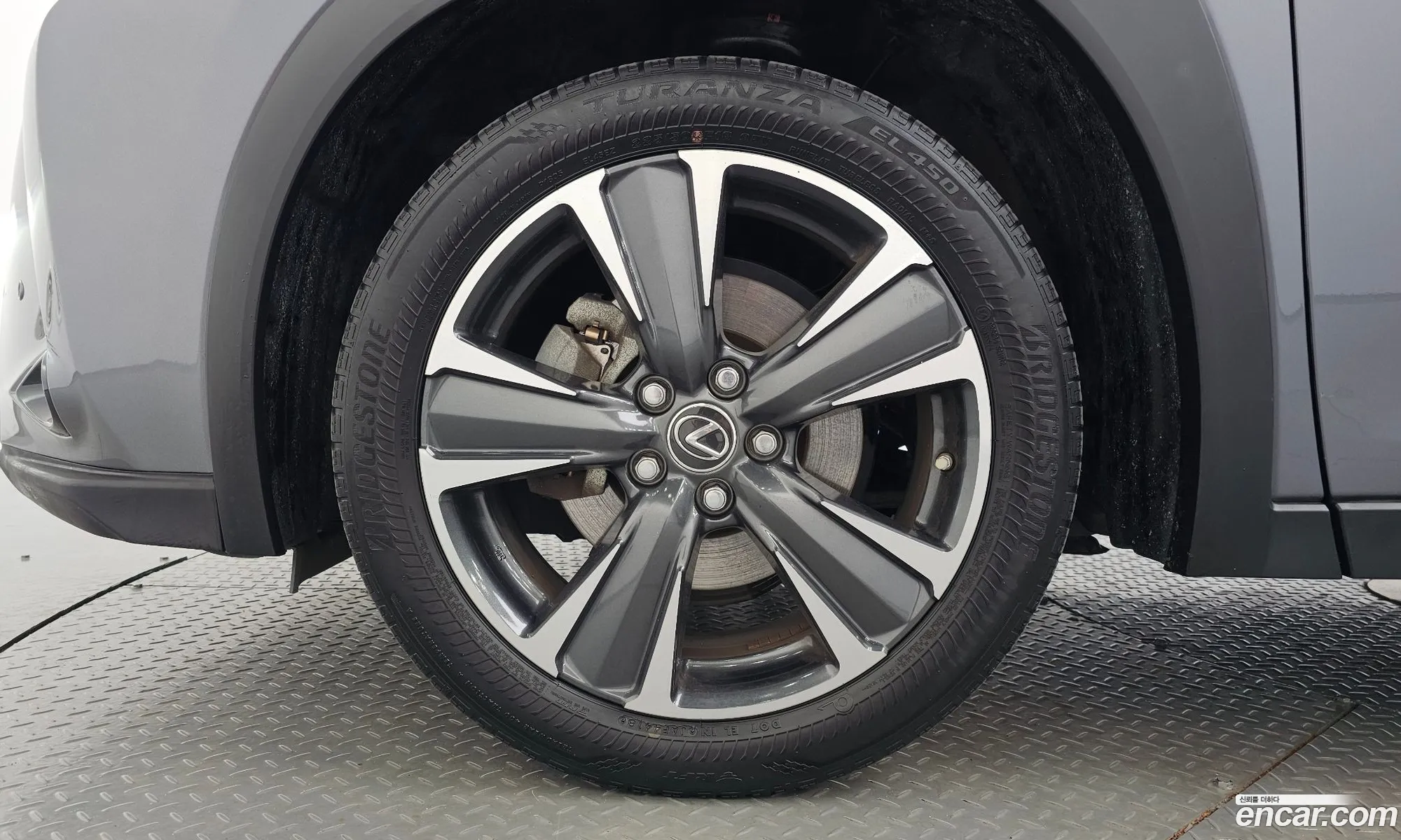 Lexus UX250h 2019 JTHU9JBH8K2000933 — 4