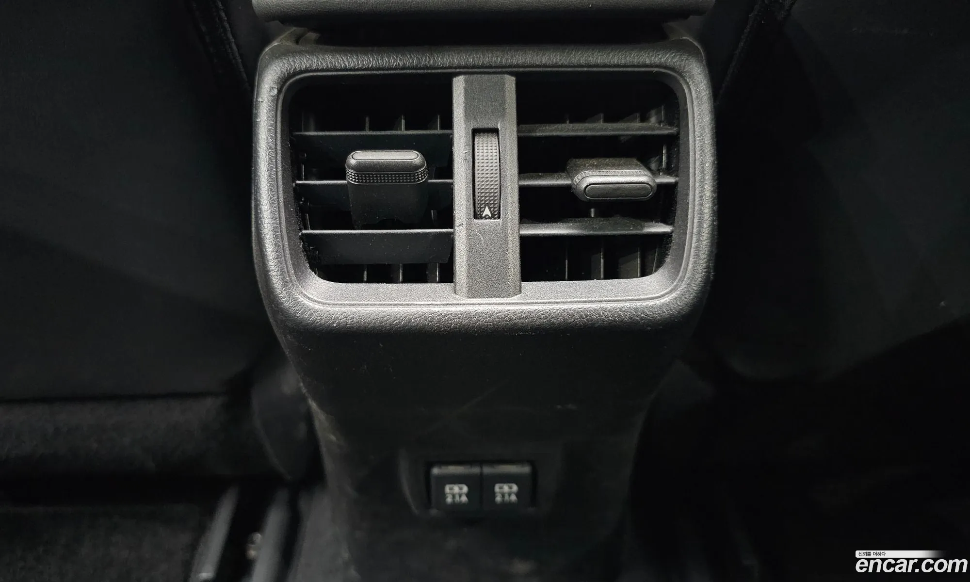 Lexus UX250h 2019 JTHU9JBH8K2000933 — 33