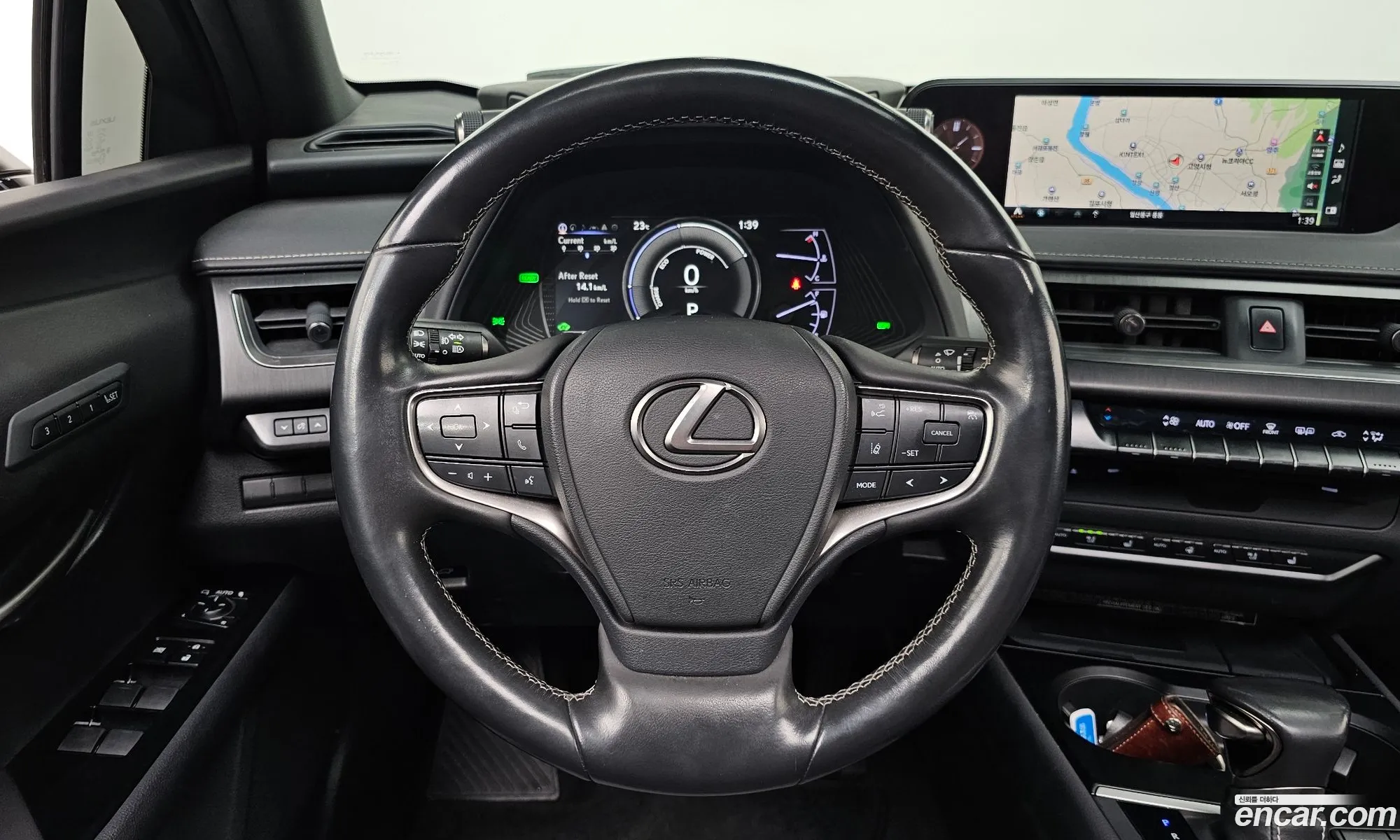 Lexus UX250h 2019 JTHU9JBH8K2000933 — 28